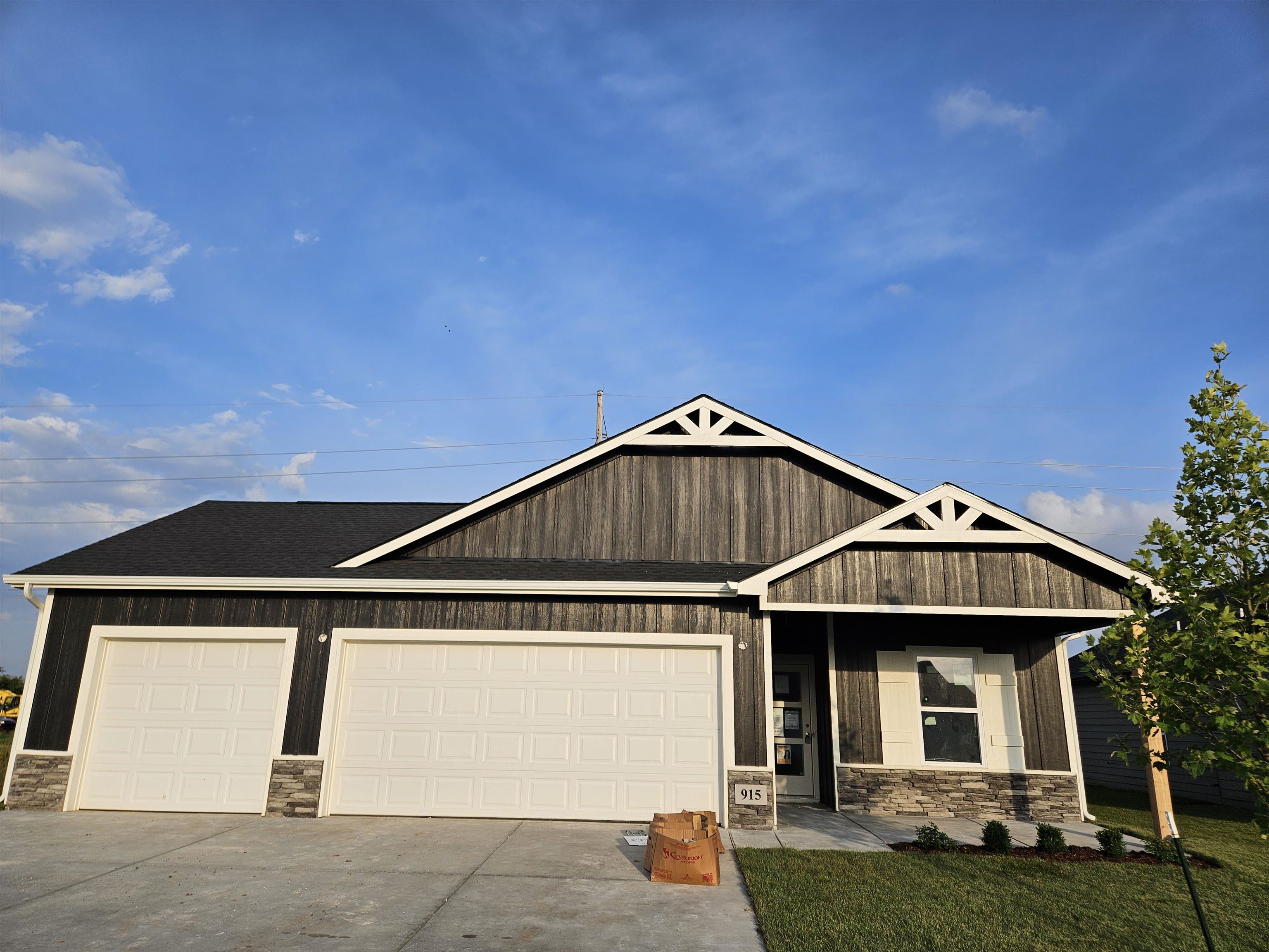 915 N Forestview St, Wichita