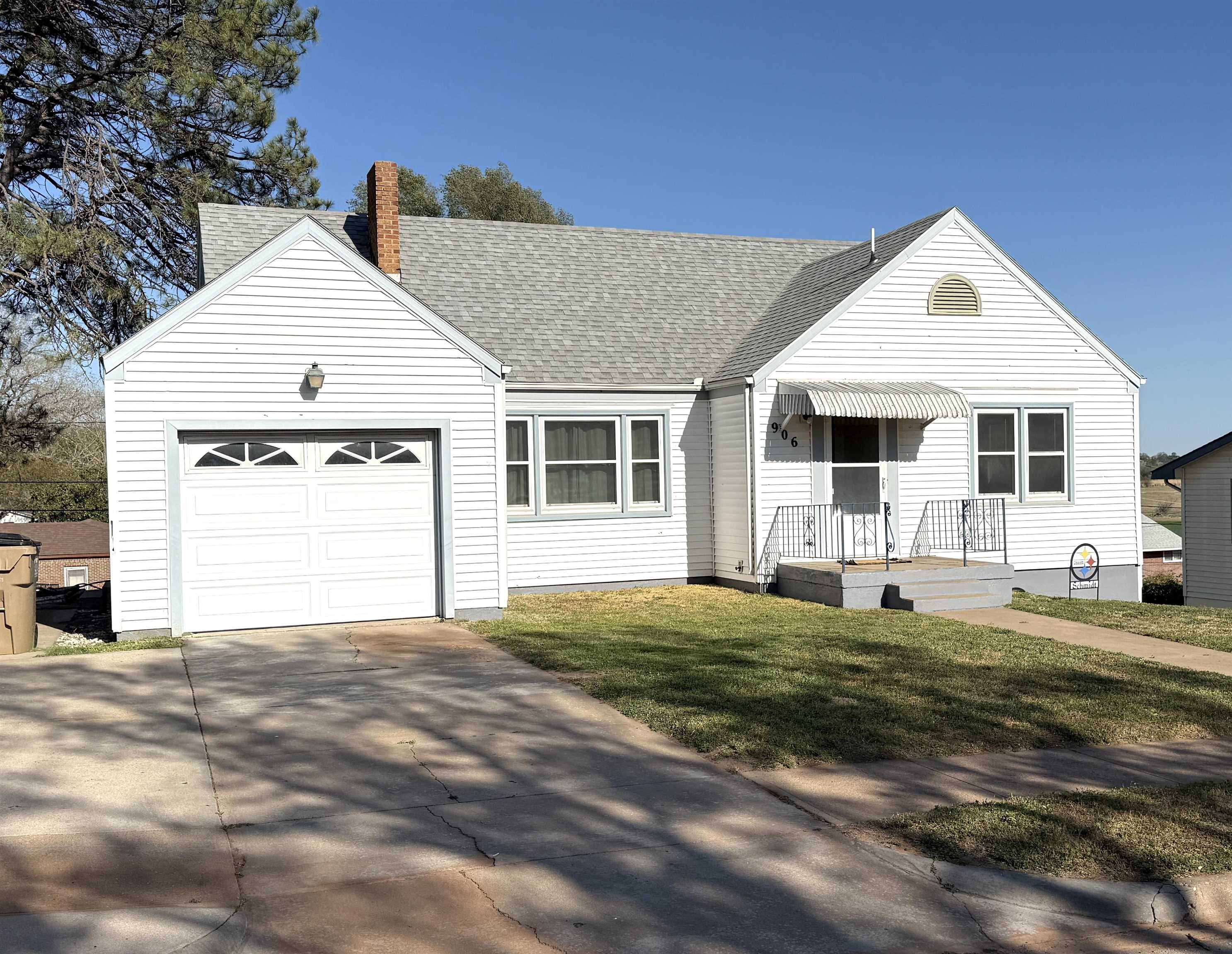 906 N Cedar St, Medicine Lodge, KS, 67104