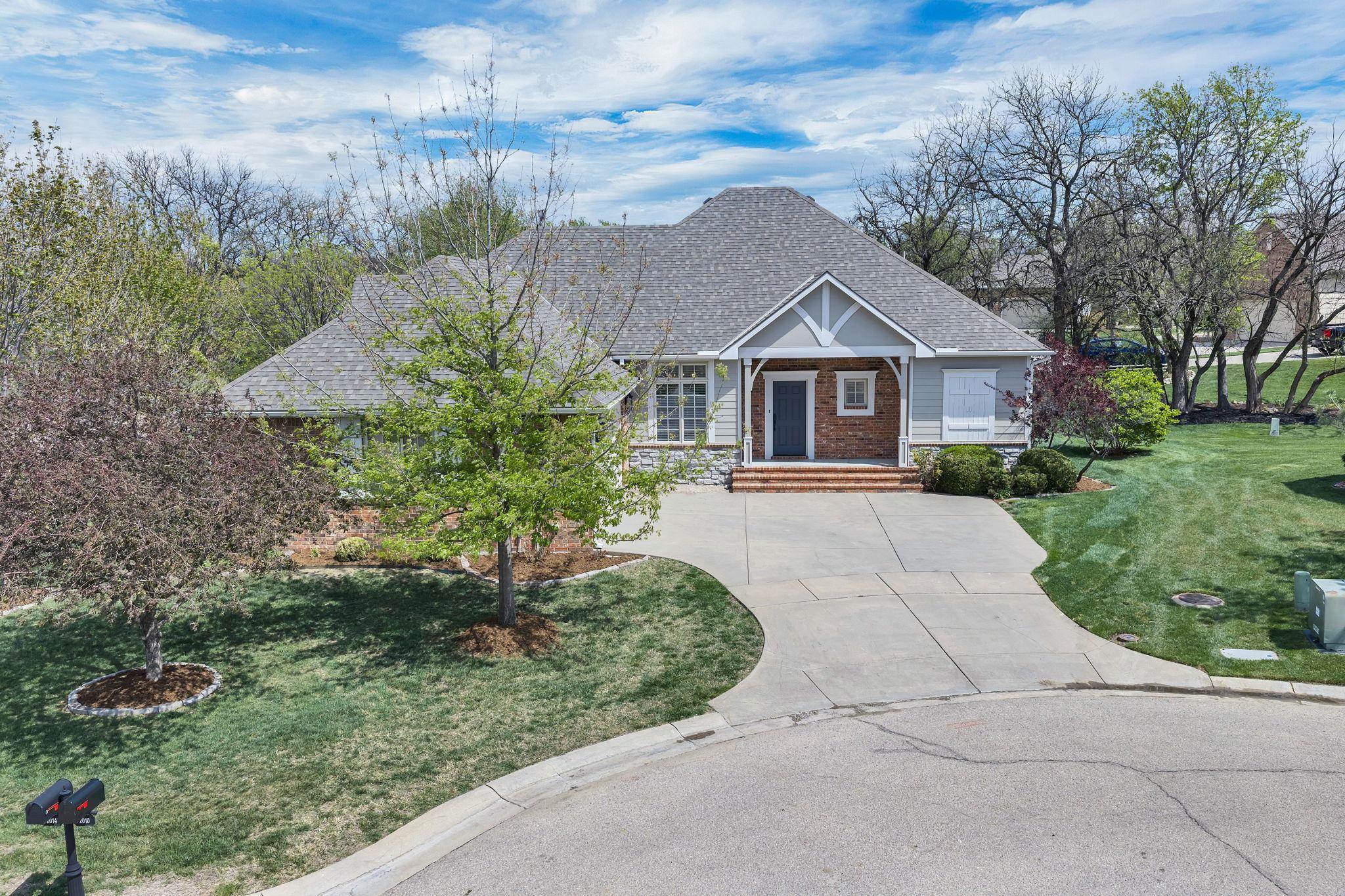 2014 N Paddock Green Ct, Wichita