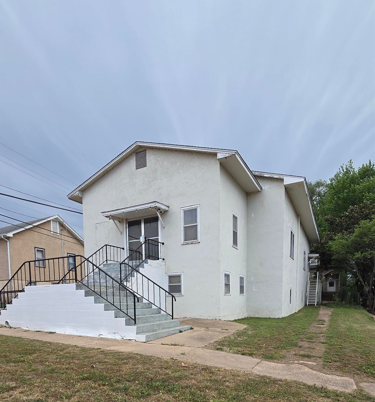 111 W 1st, Medicine Lodge