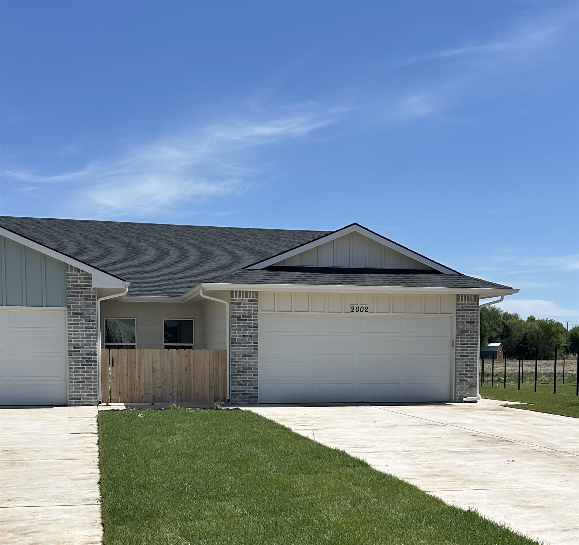 2002 N Melody Ln, Goddard
