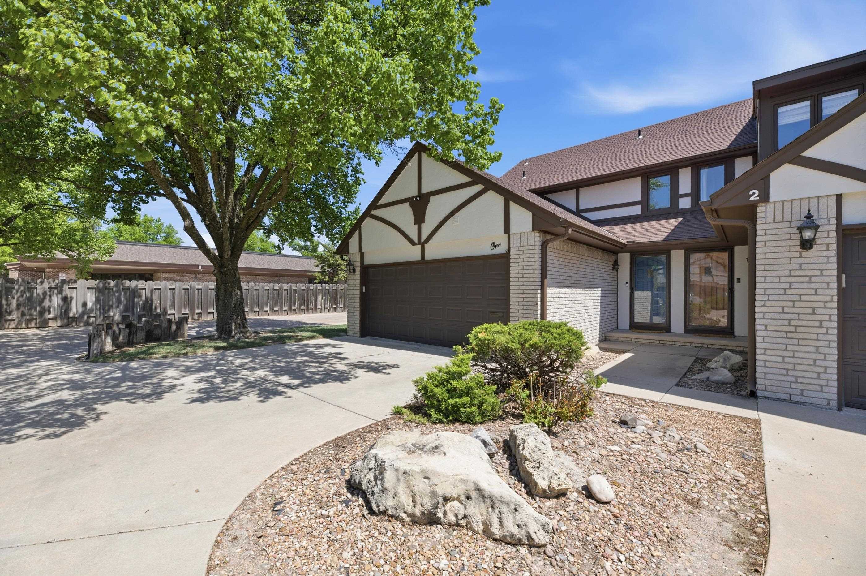 641 N Woodlawn #1, Wichita