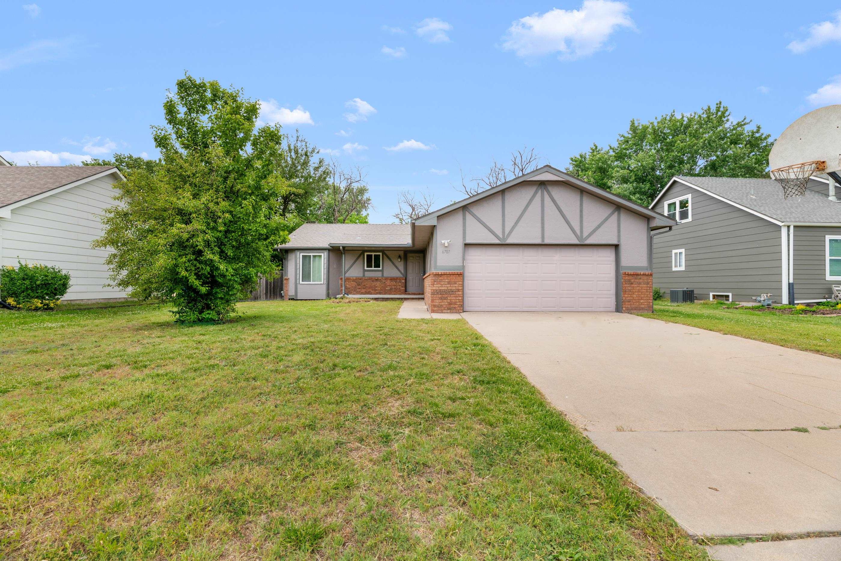 6707 E Pepperwood Ct, Wichita