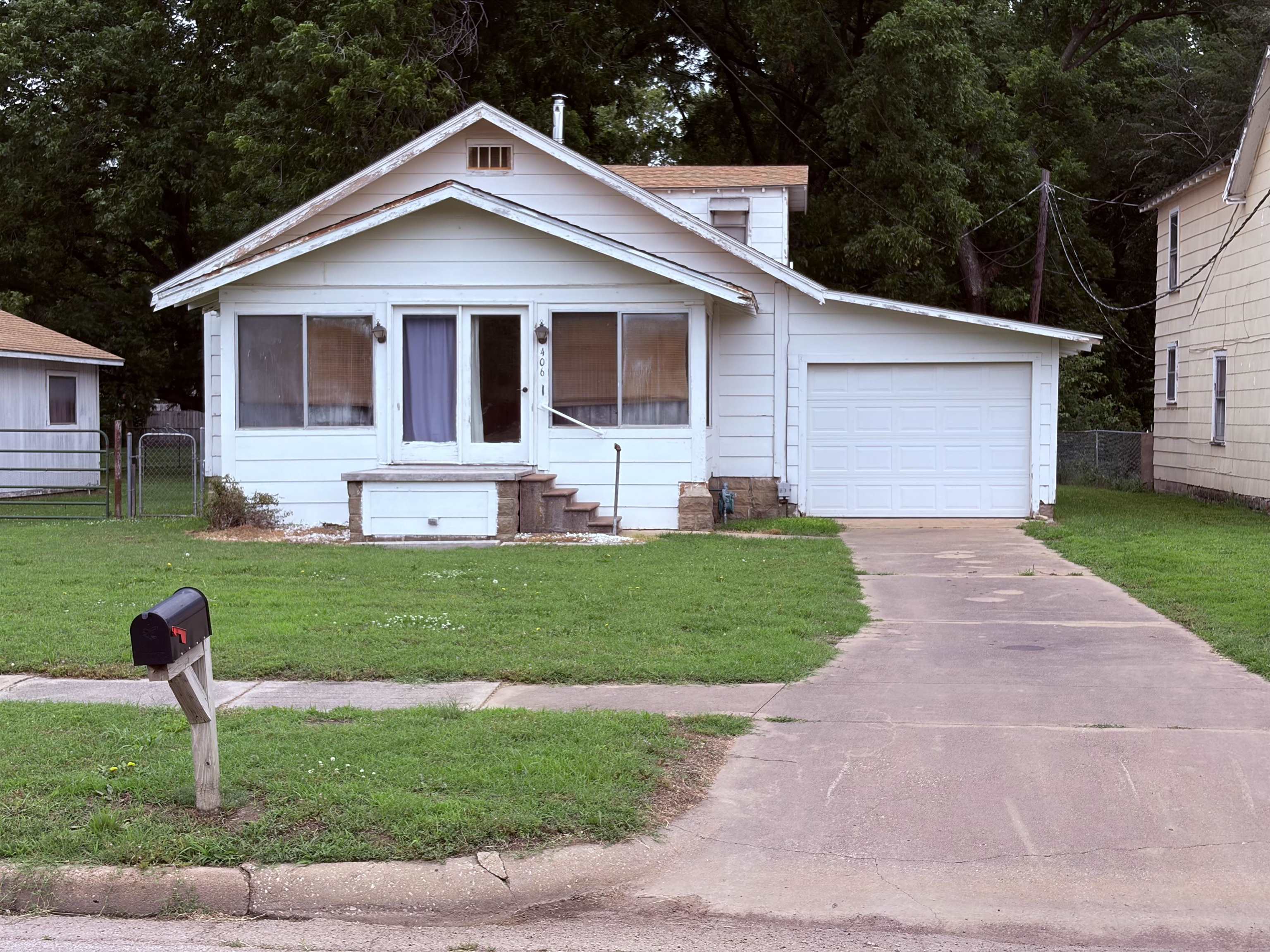 406 E 5th Ave, Winfield, KS, 67156