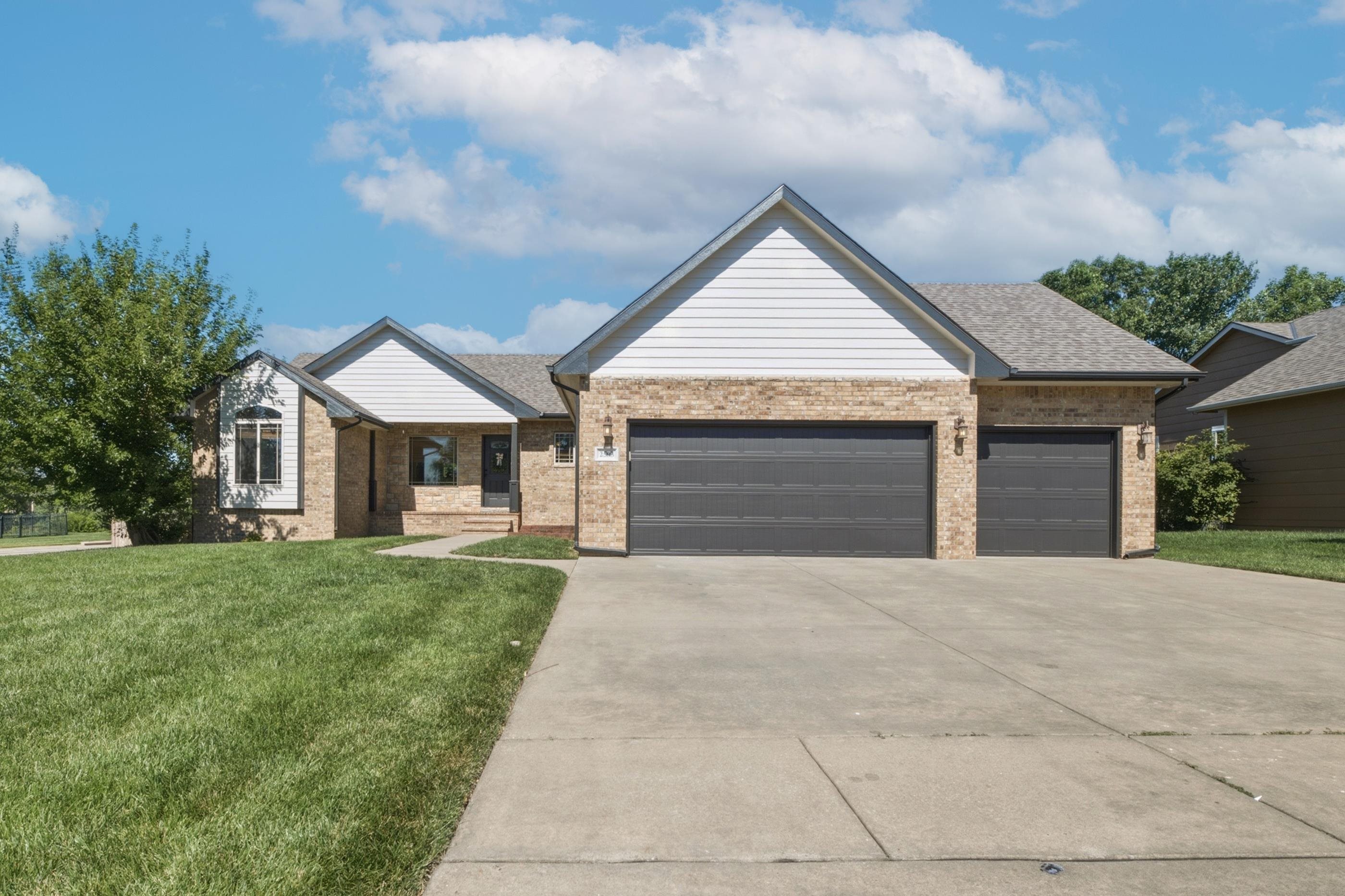 2503 N Springdale Cir, Wichita