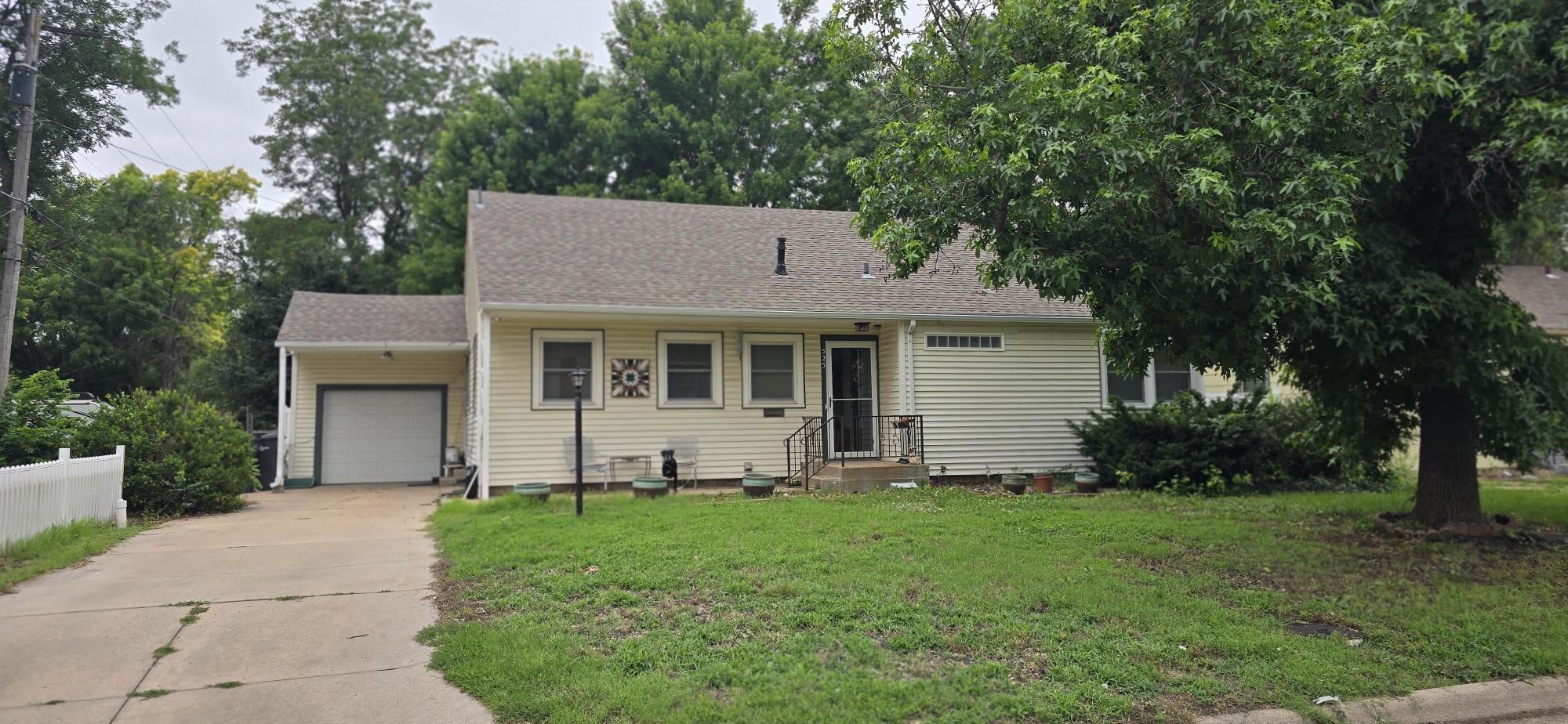 525 Santa Fe St, Newton