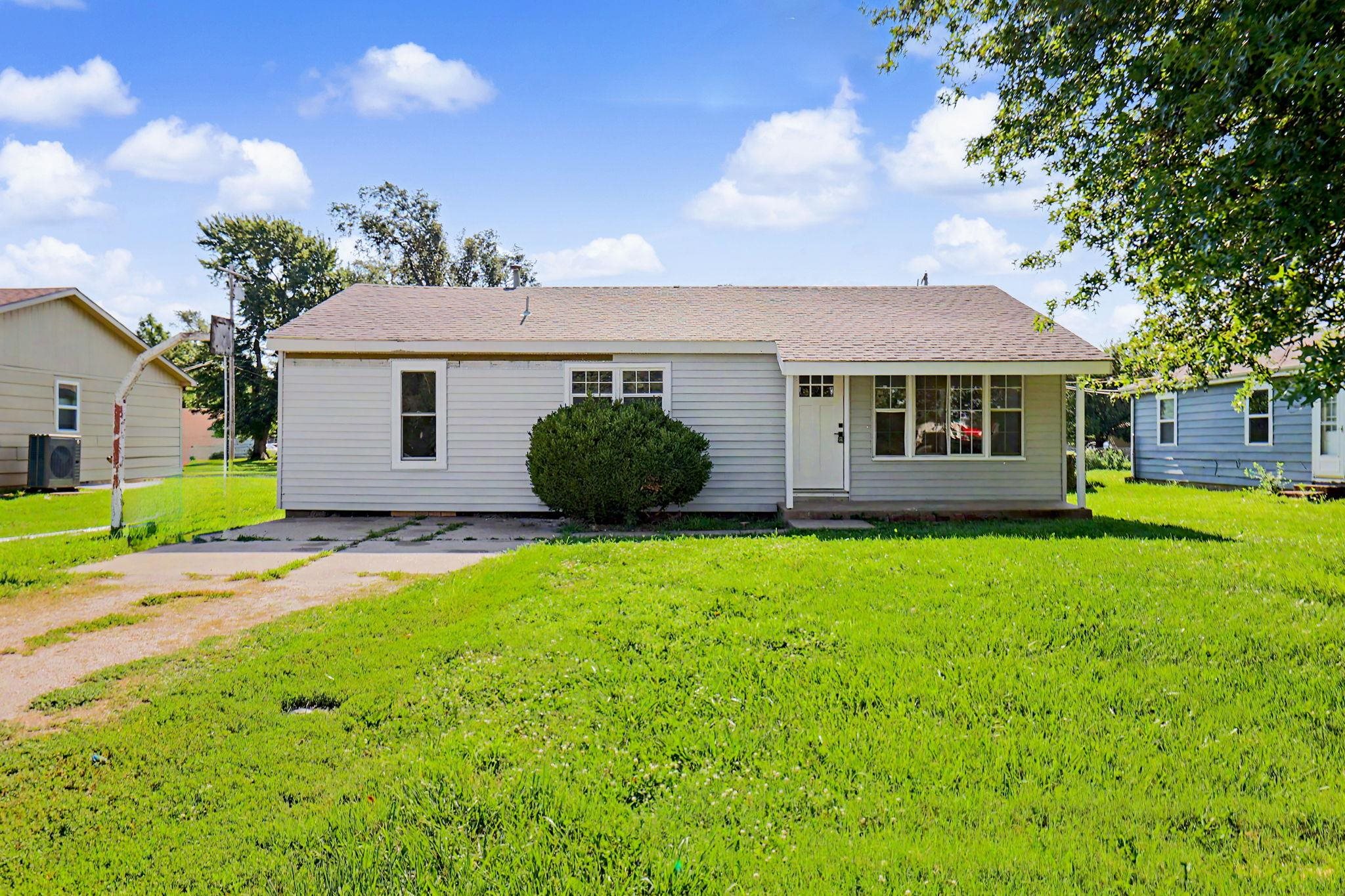 104 N Jackson Ave, Sedgwick, KS, 67135