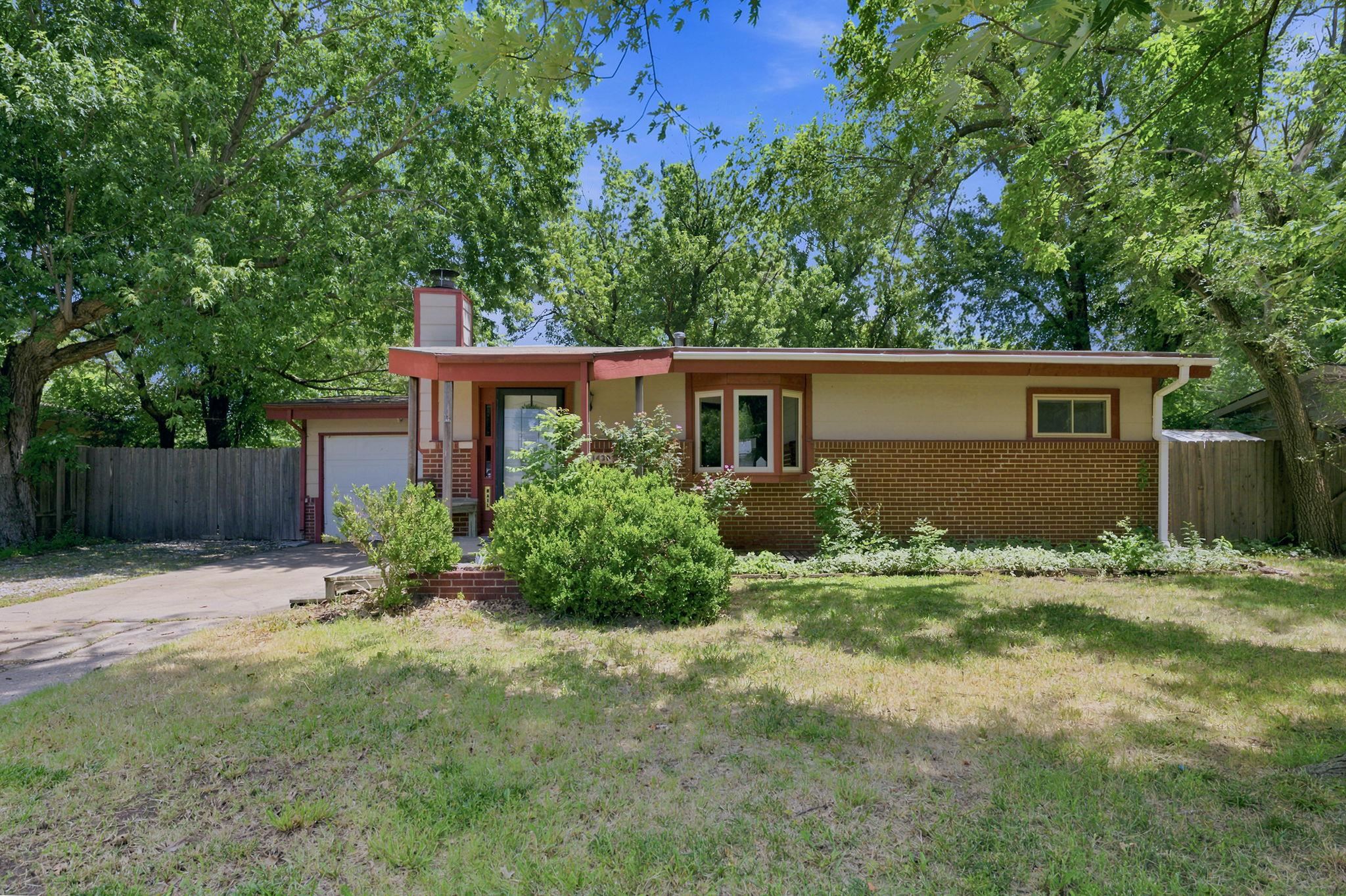 1430 N Prairie Ln, Derby