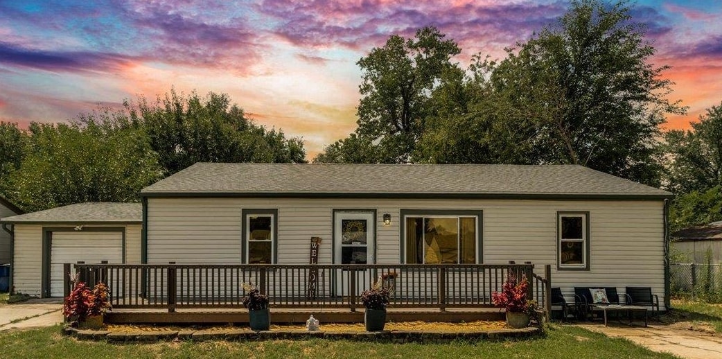 417 W Hollywood Dr, Wichita