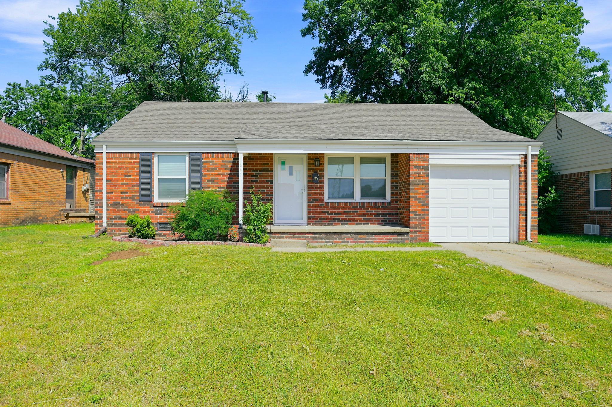 641 S Apache Dr, Wichita, KS, 67207