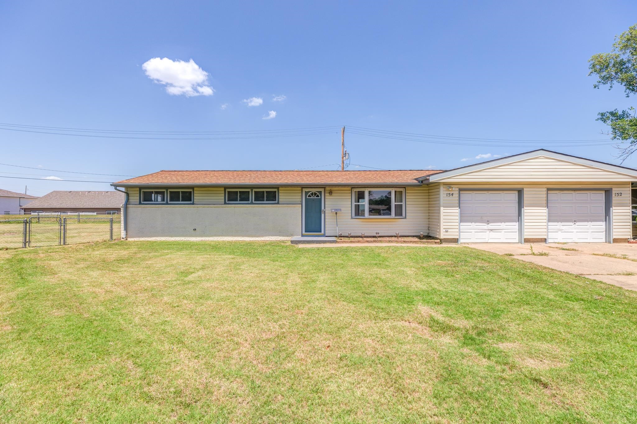 154 Hoover Ct, Salina, KS, 67401
