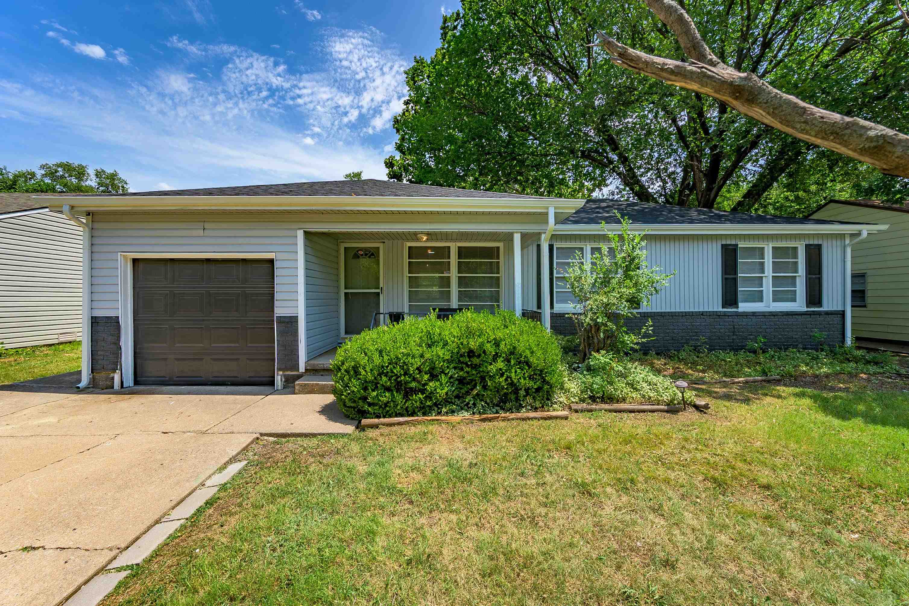 2726 N Spruce St, Wichita