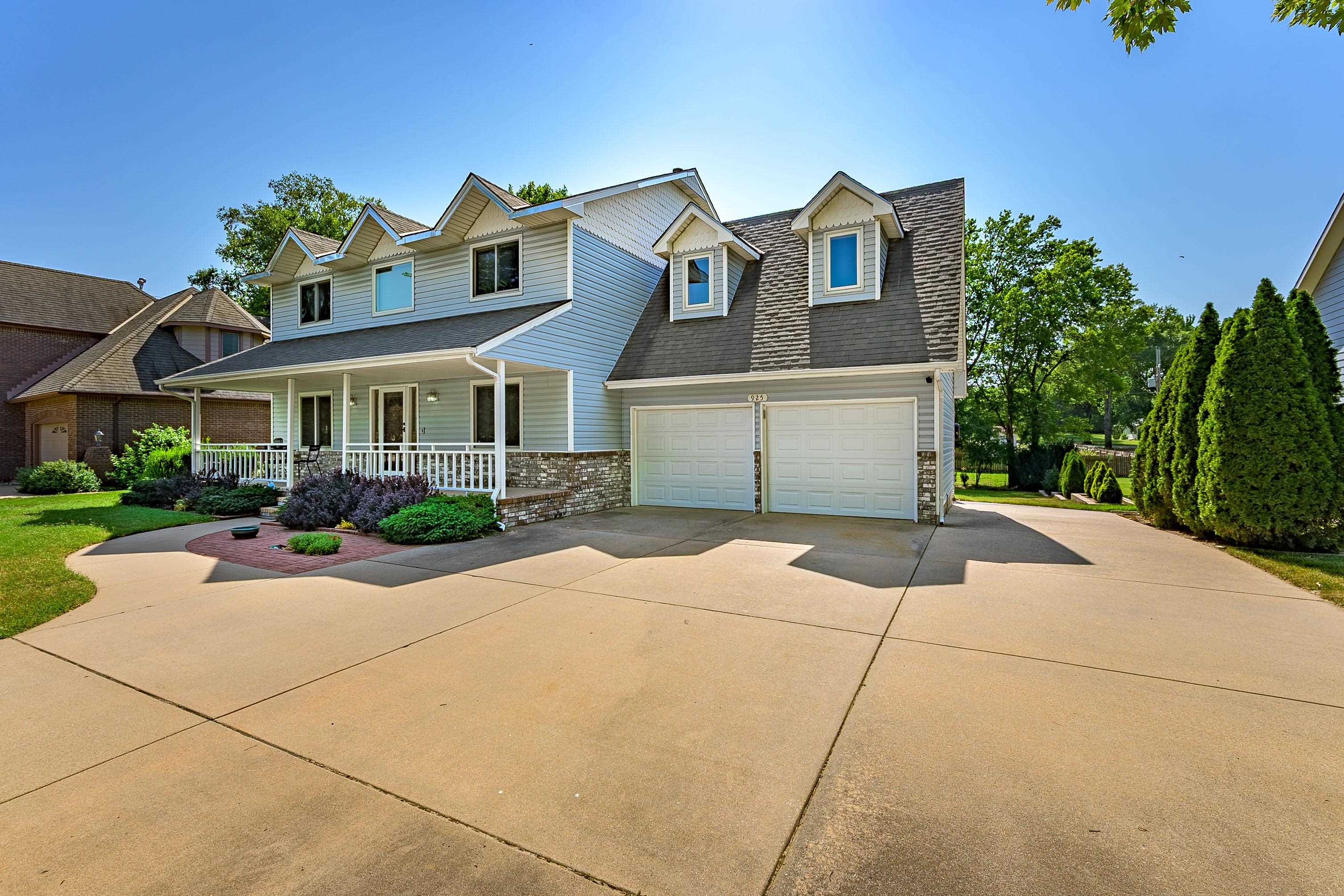 925 S Honeybrook Ln, Derby, KS, 67037-3621 photo 2