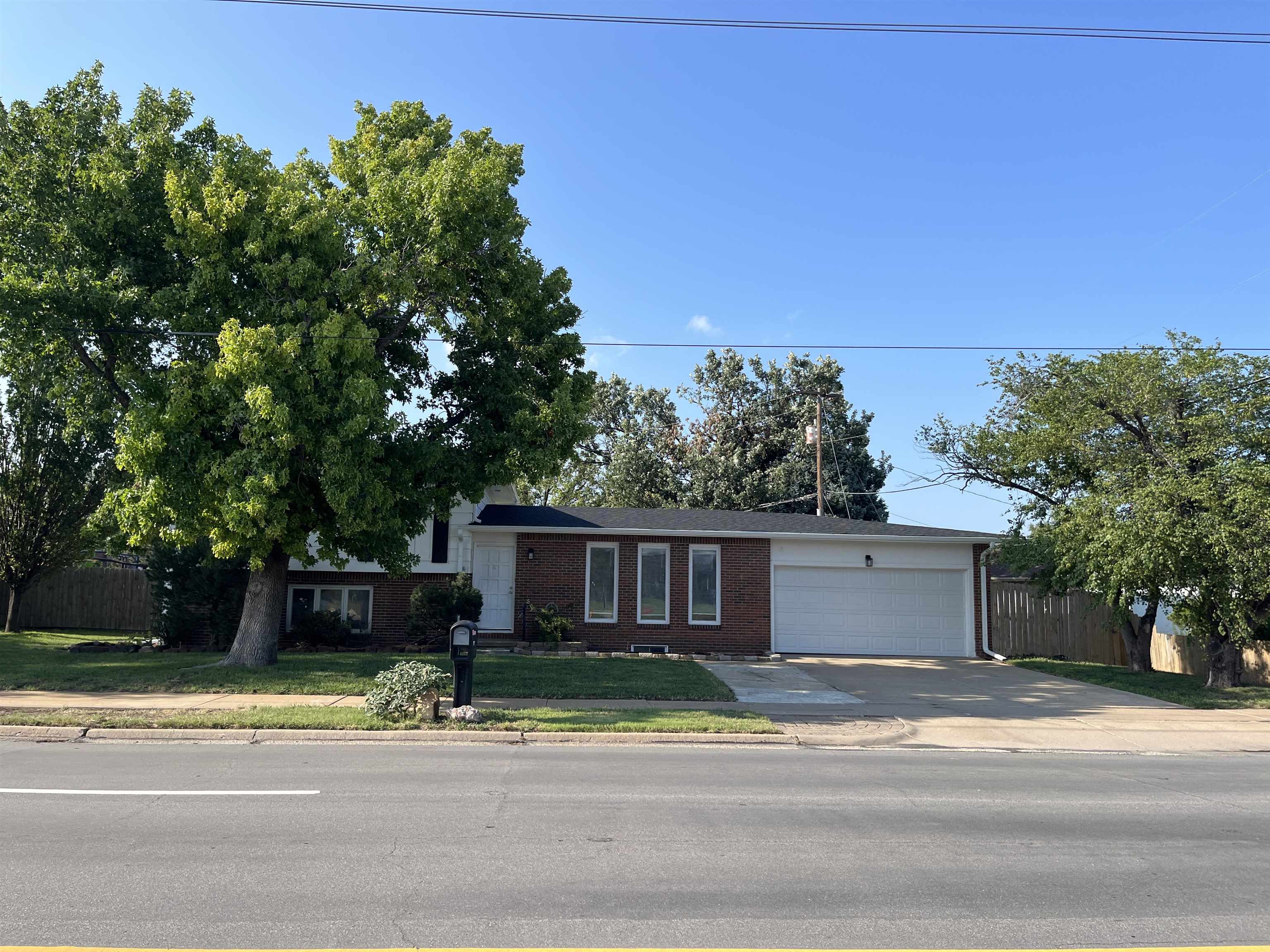 717 E Magnolia Road, Salina
