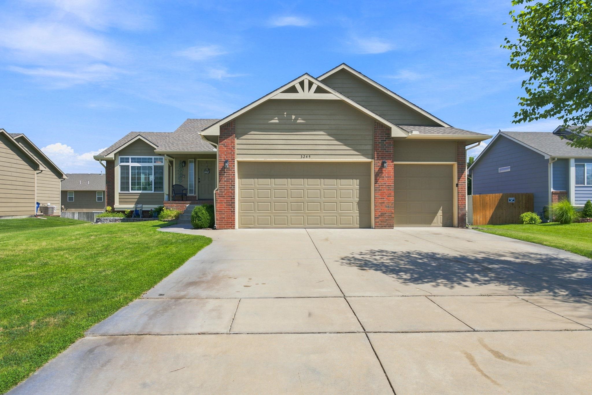 3245 S Bluelake Ct, Wichita