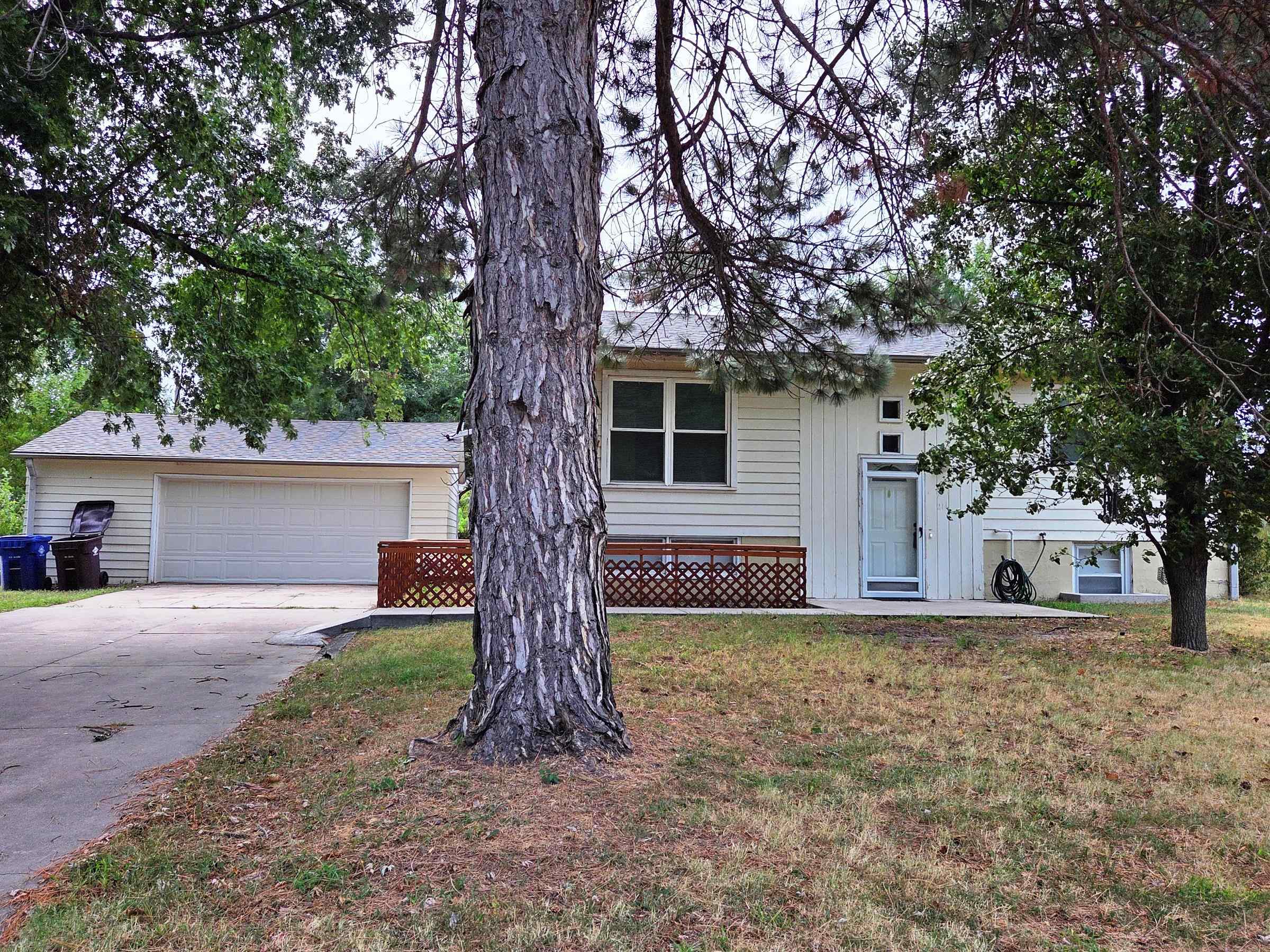 214 S Goering, Moundridge, KS, 67107