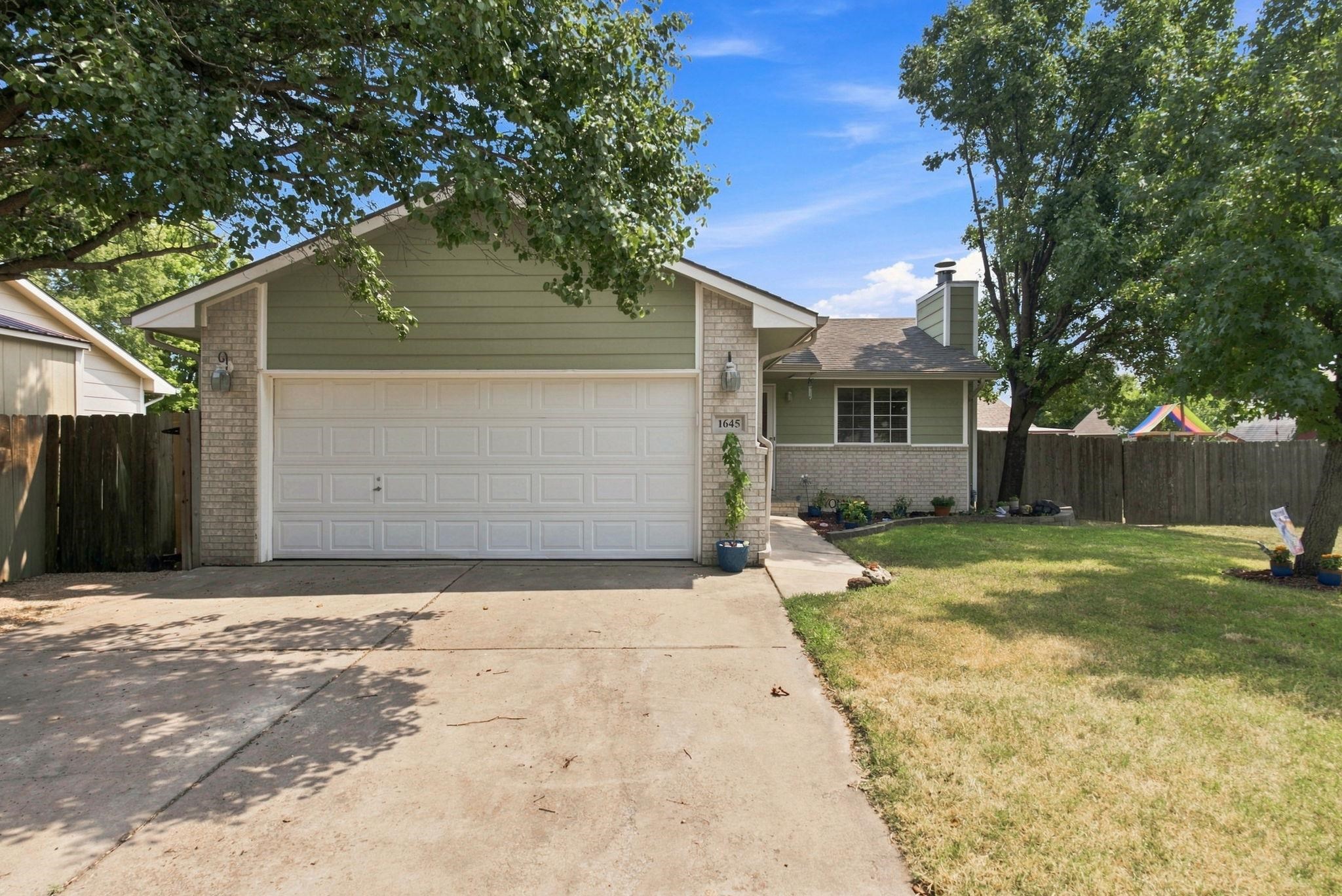 1645 S Lark Ct, Wichita