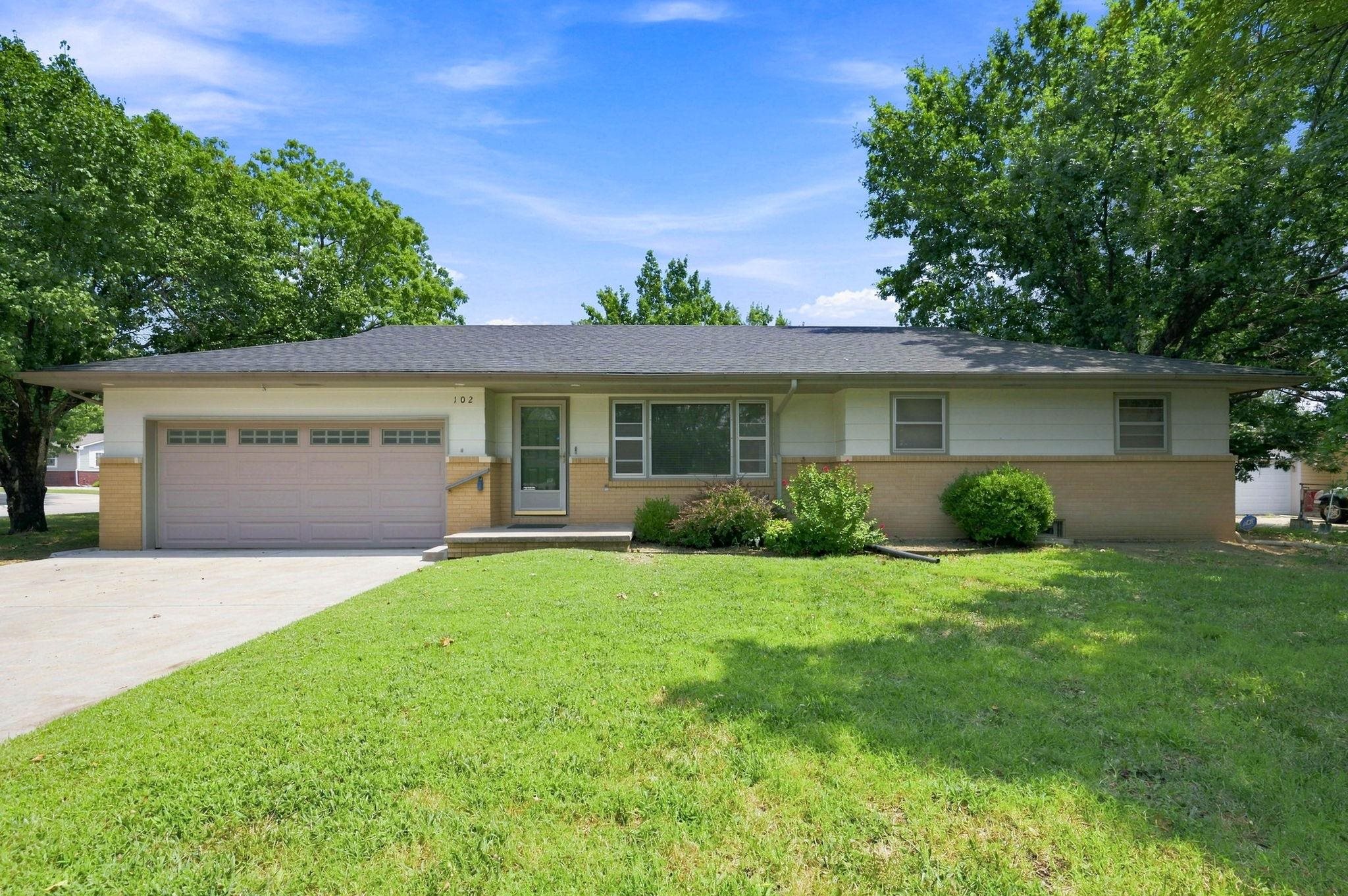 102 S Westview Rd, Andover