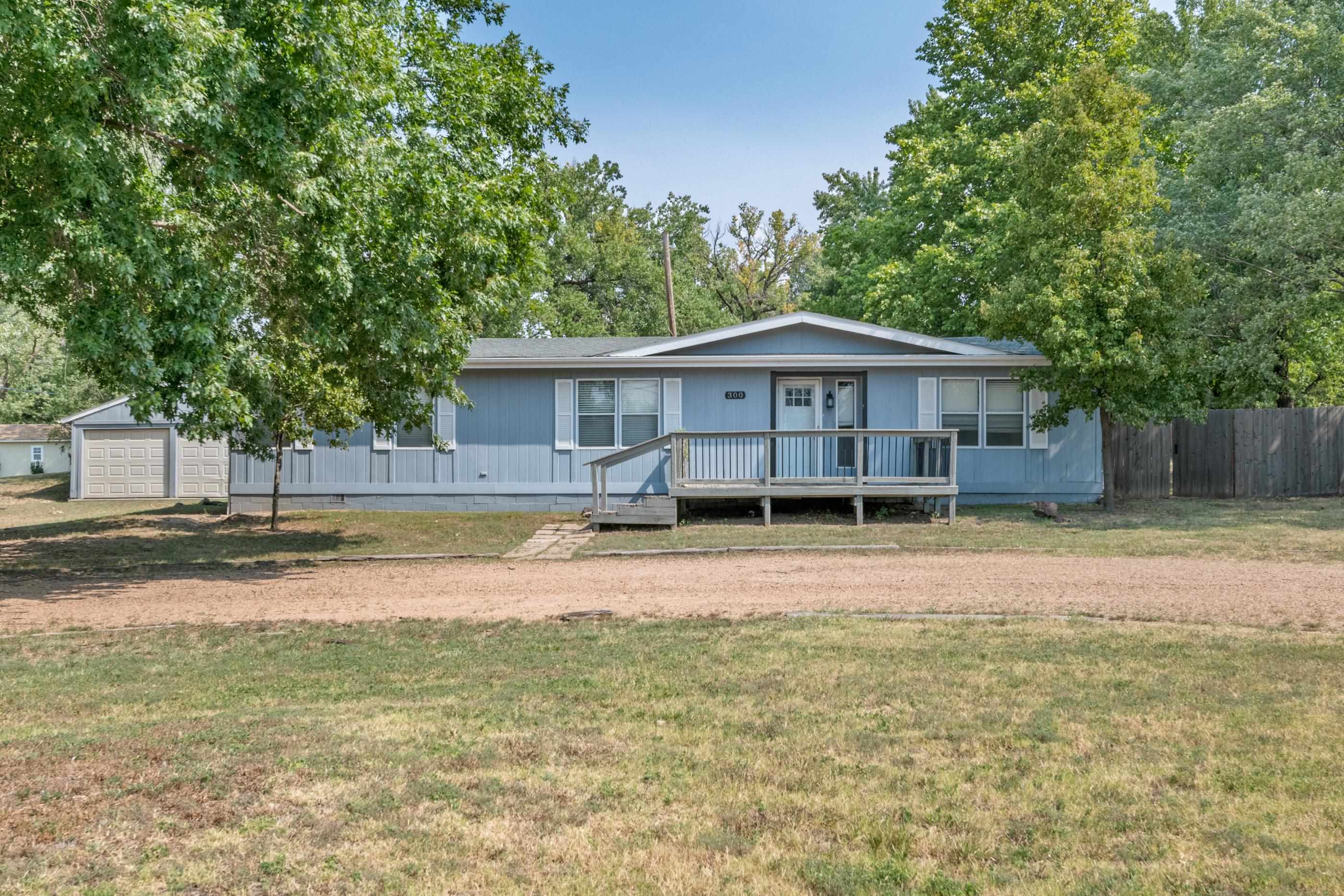 300 Williamson Dr, Hutchinson, KS, 67502