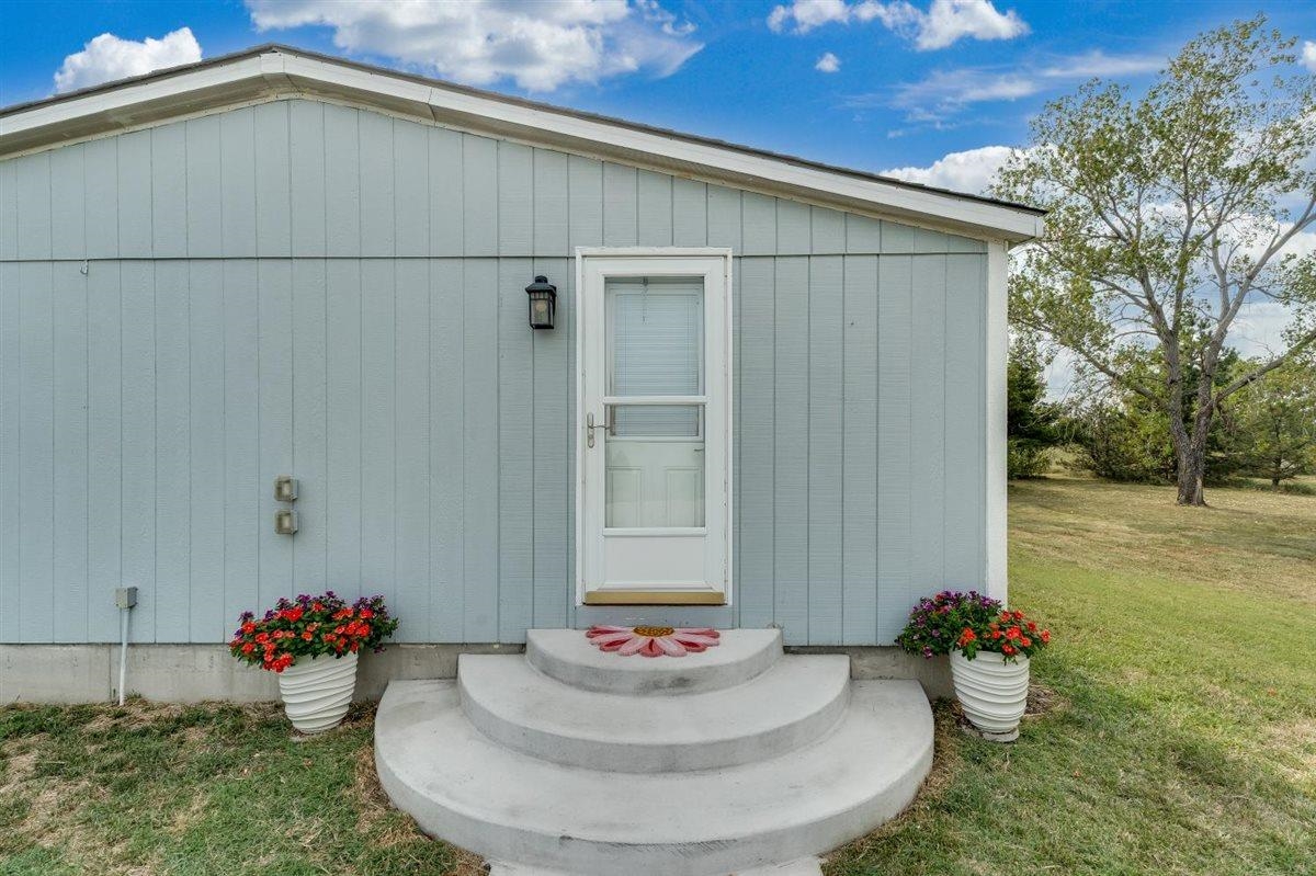9115 E 31st St S, Wichita