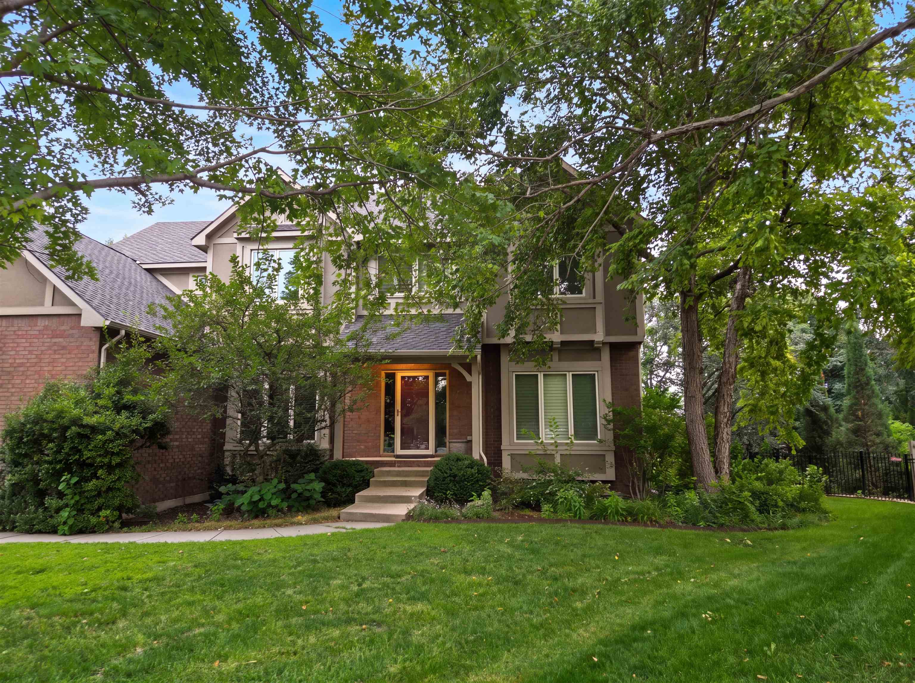 945 N Woodridge, Wichita
