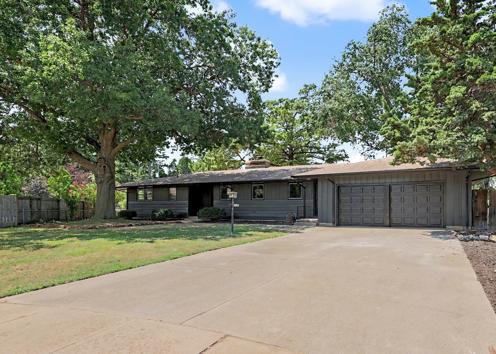 3321 E Bellaire Ct, Wichita