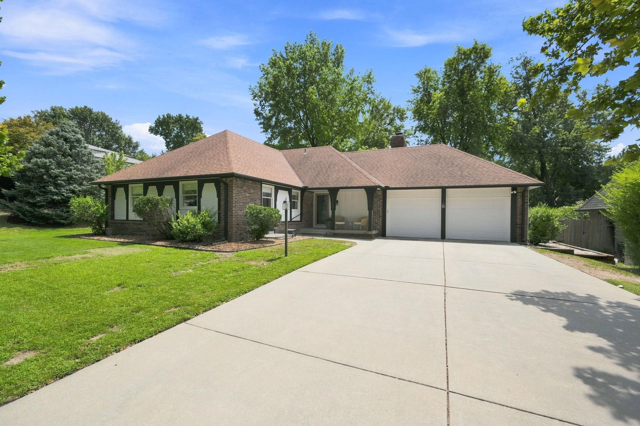 8239 E Brookhollow, Wichita