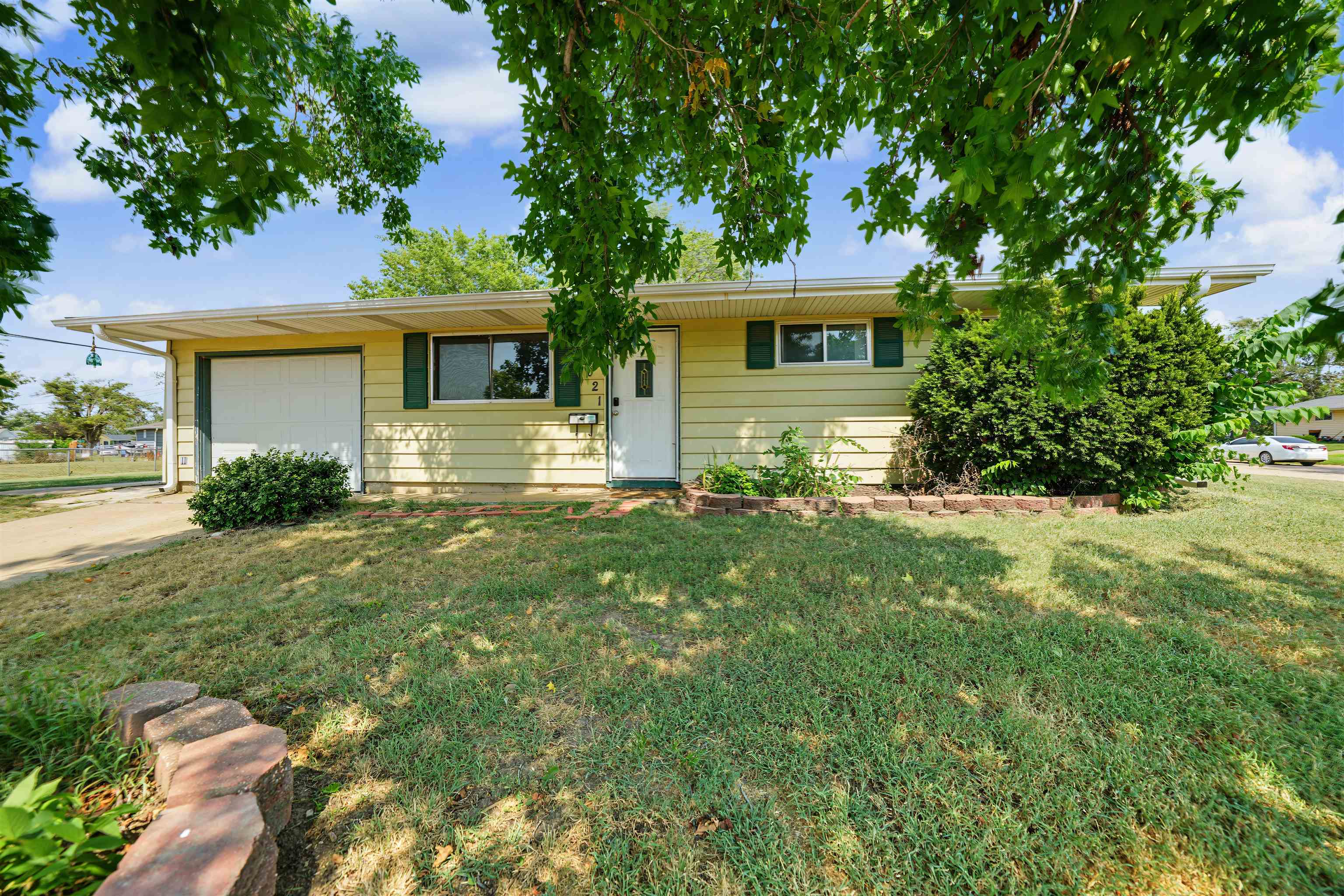 2021 Kenny Ave, Salina, KS, 67401