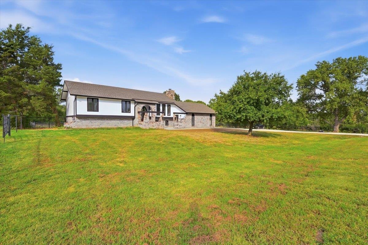 11 Pony Meadows Dr, Wichita