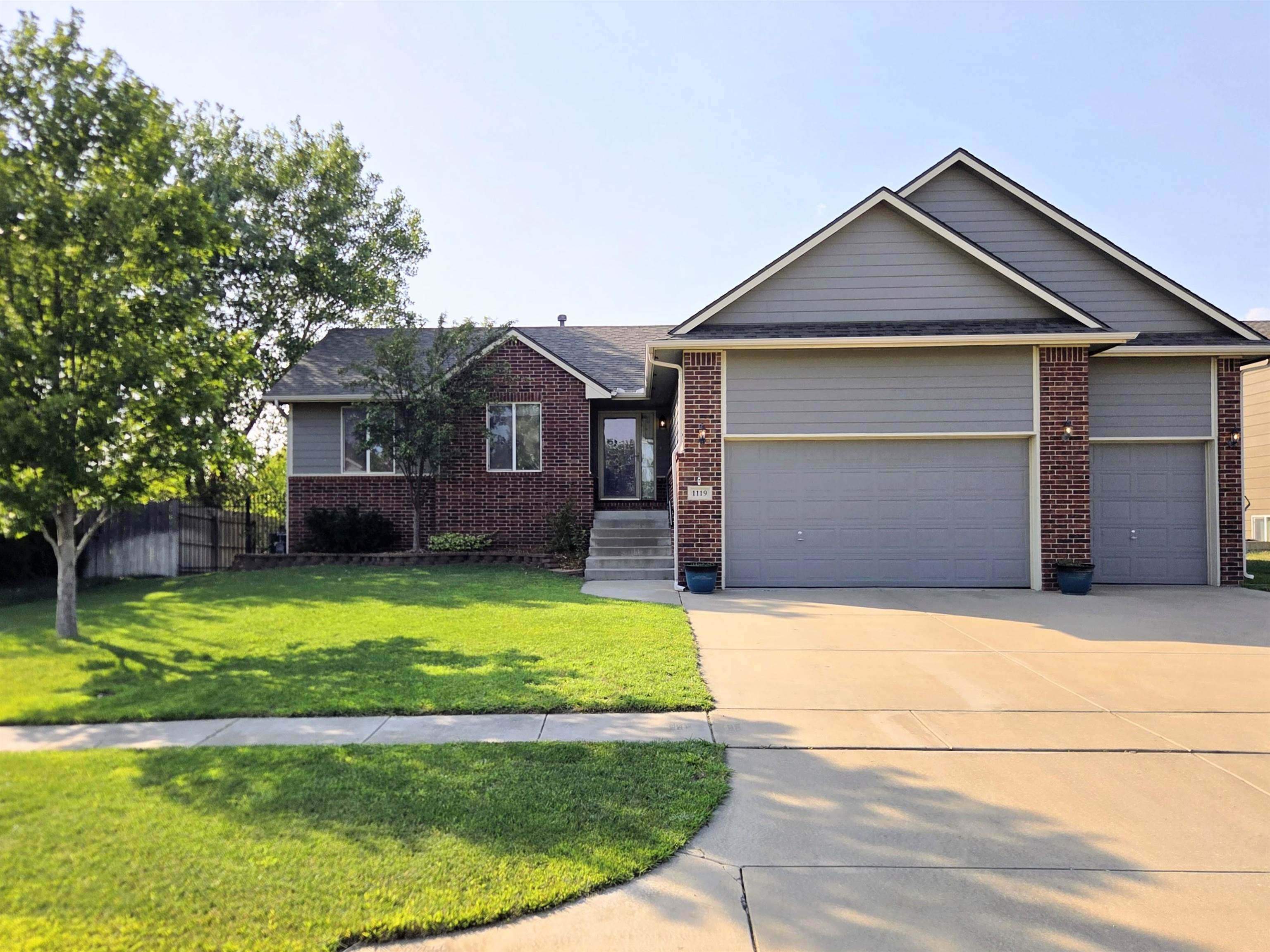 1119 E Lost Hills, Derby