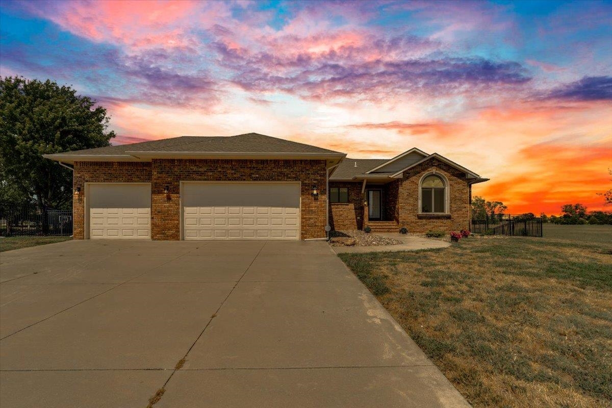 718 22nd, Newton, KS, 67114