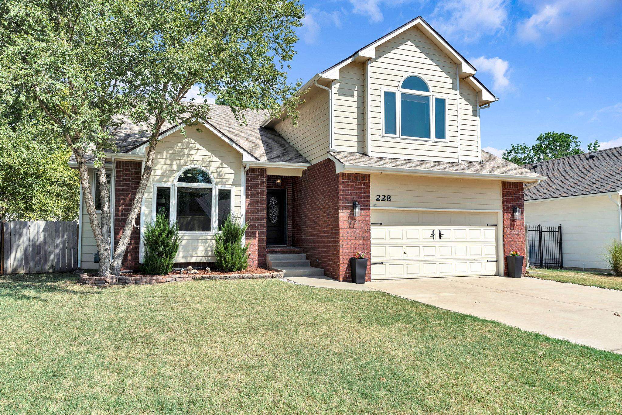 228 N Prescott Circle, Wichita