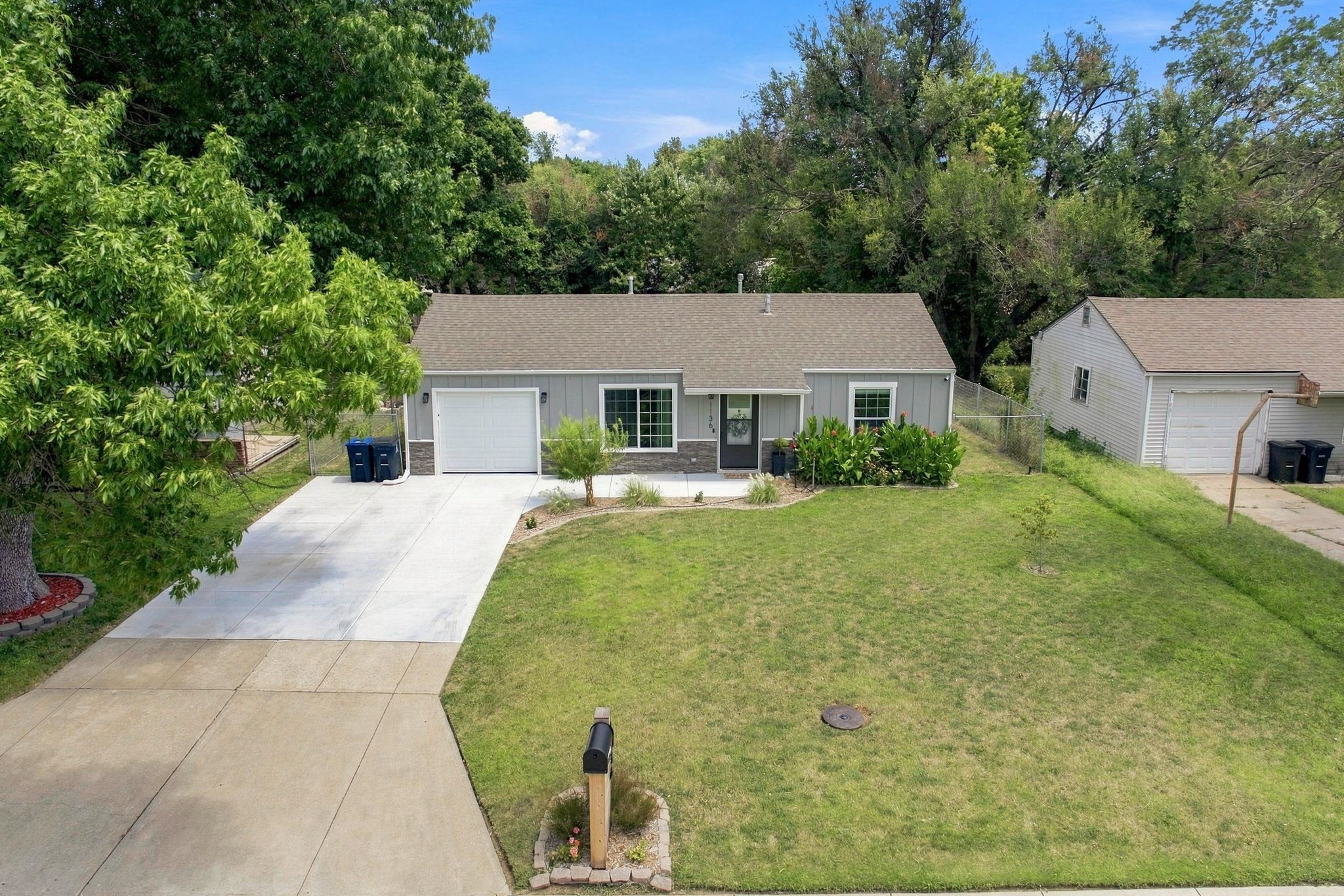 1136 S High St, El Dorado
