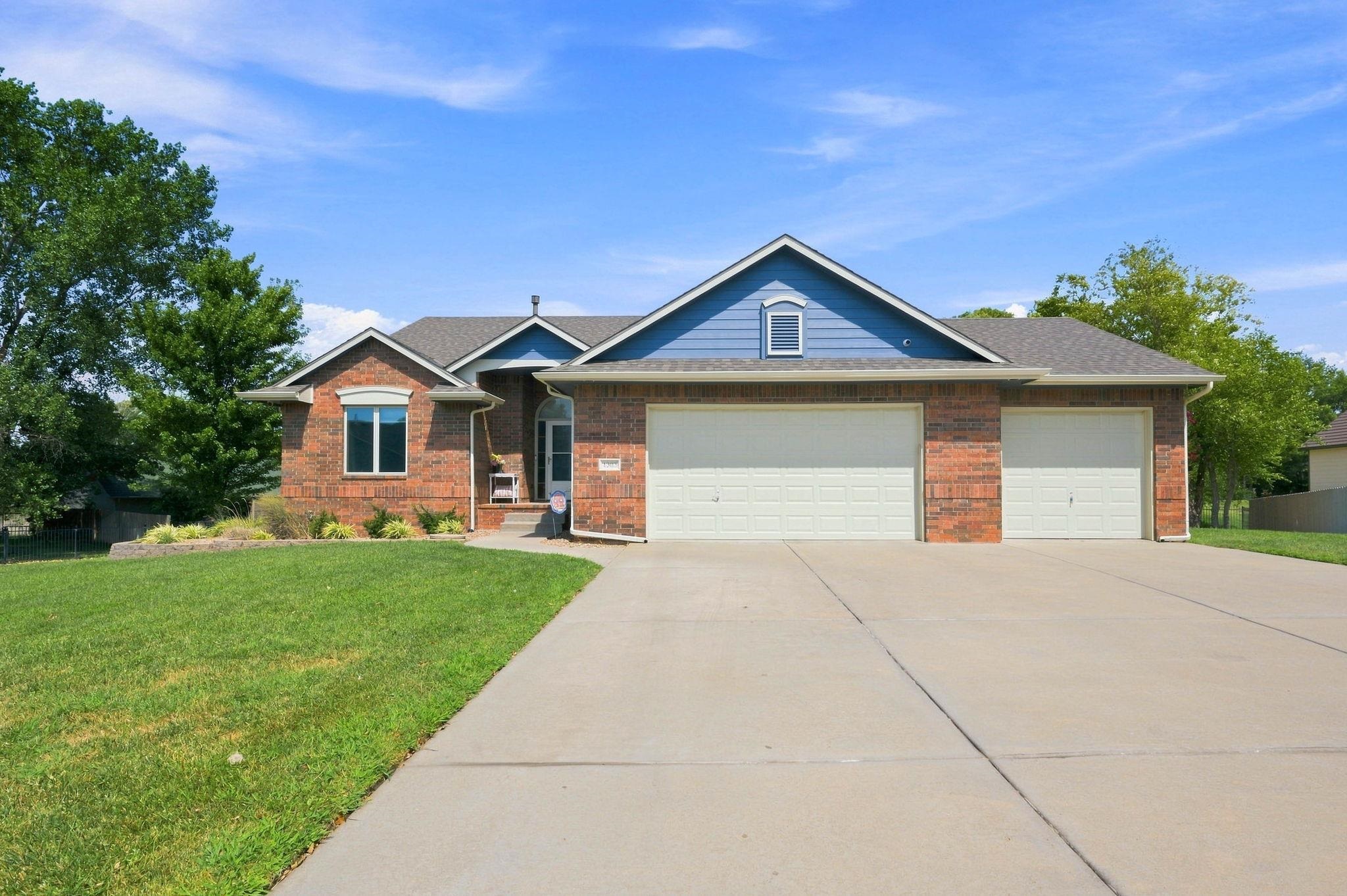 1303 S Ravenwood Ct, Derby