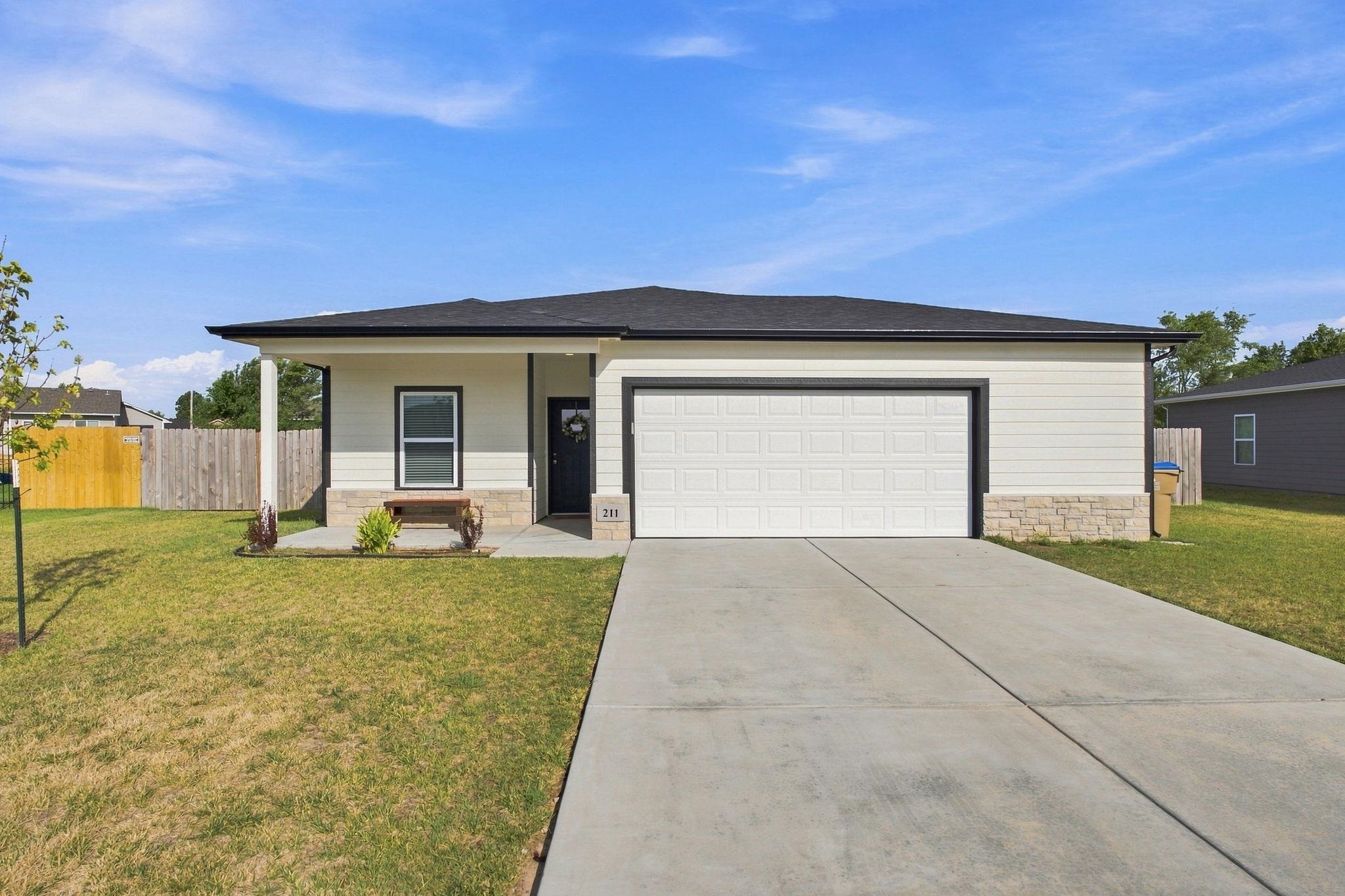 211 S Gatewood St, Valley Center