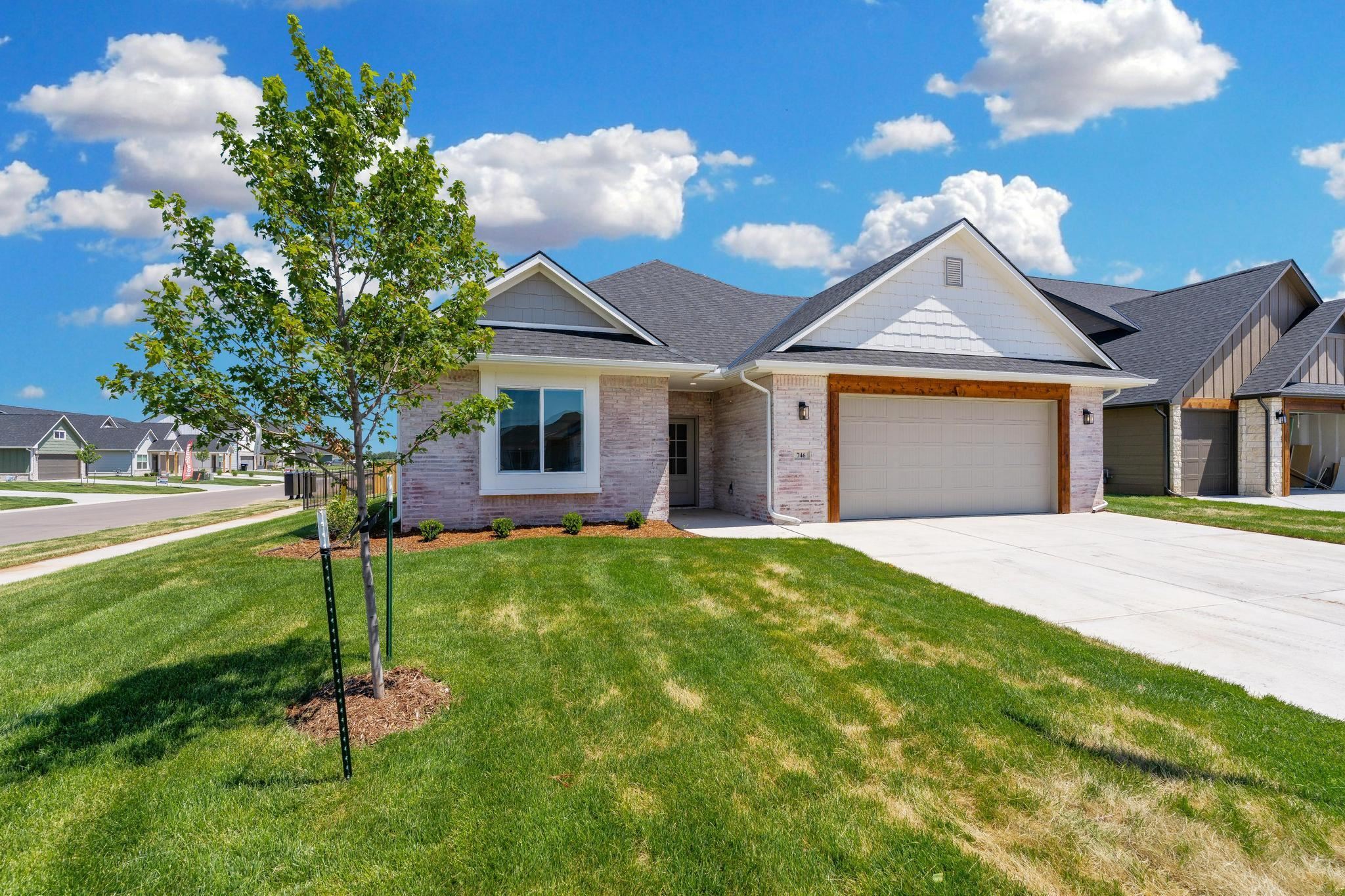 706 N Rainbow Lake Ct, Wichita