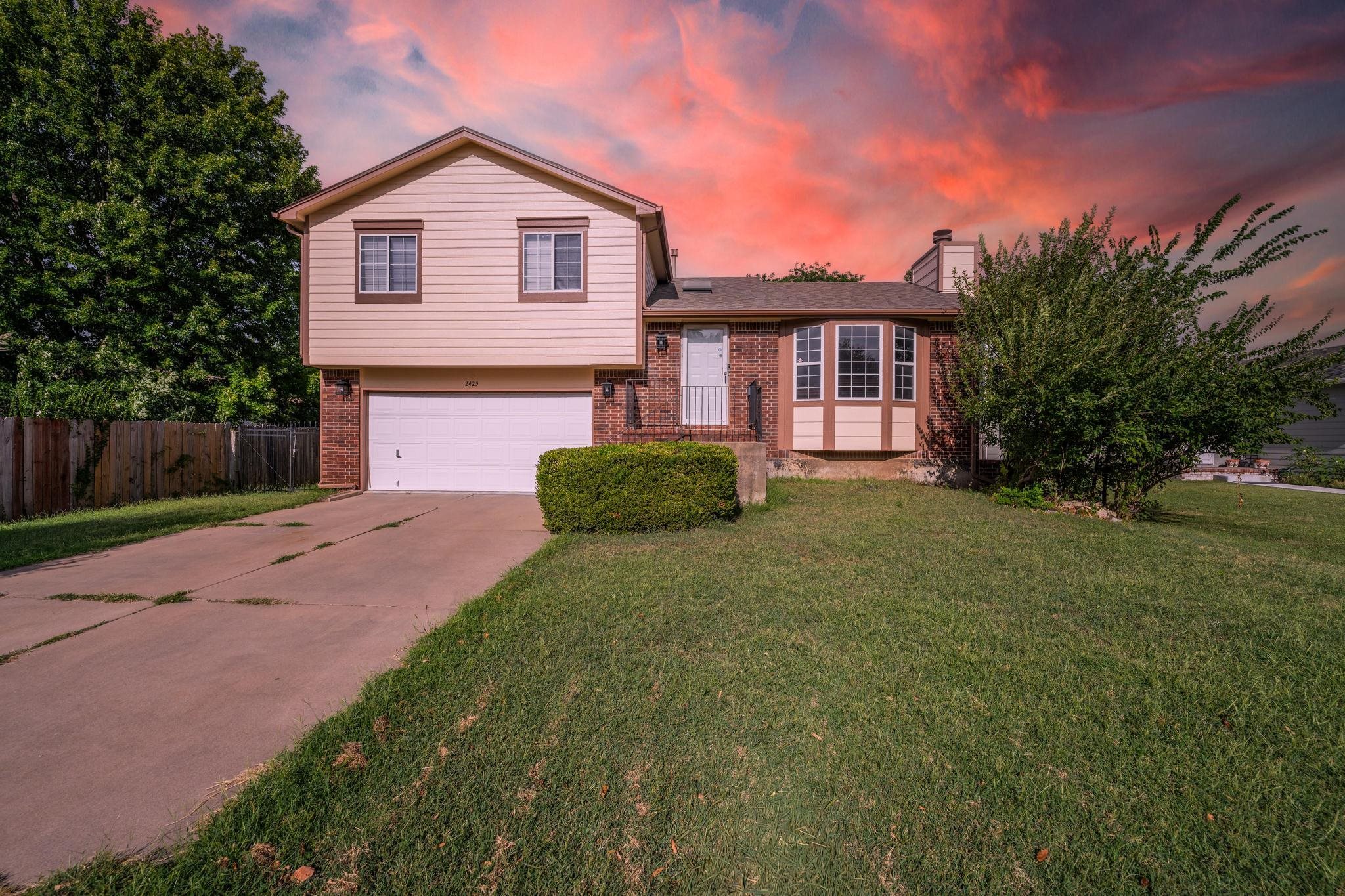 2425 N Beacon Hill, Wichita