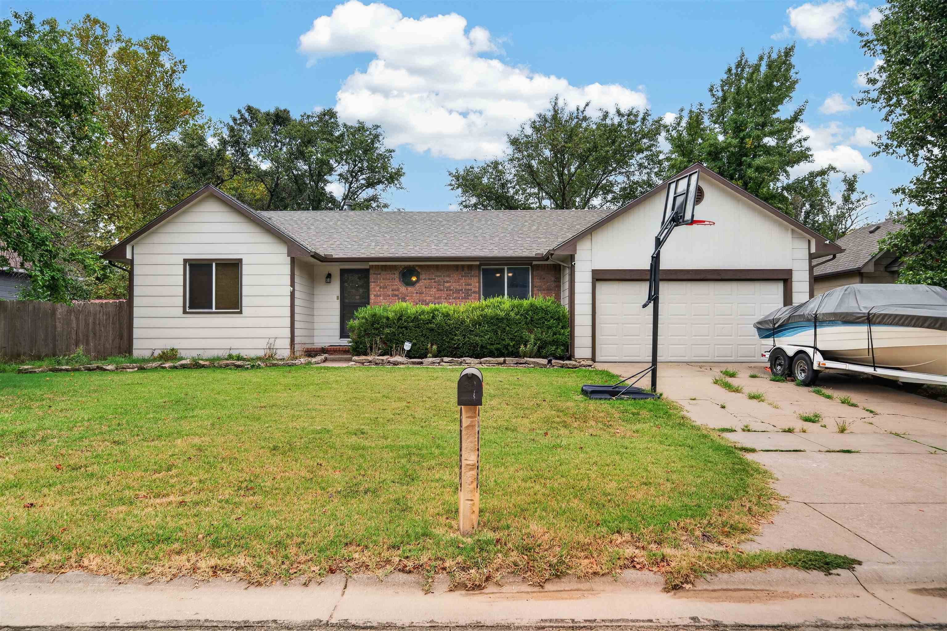 2153 S Lark Ct, Wichita