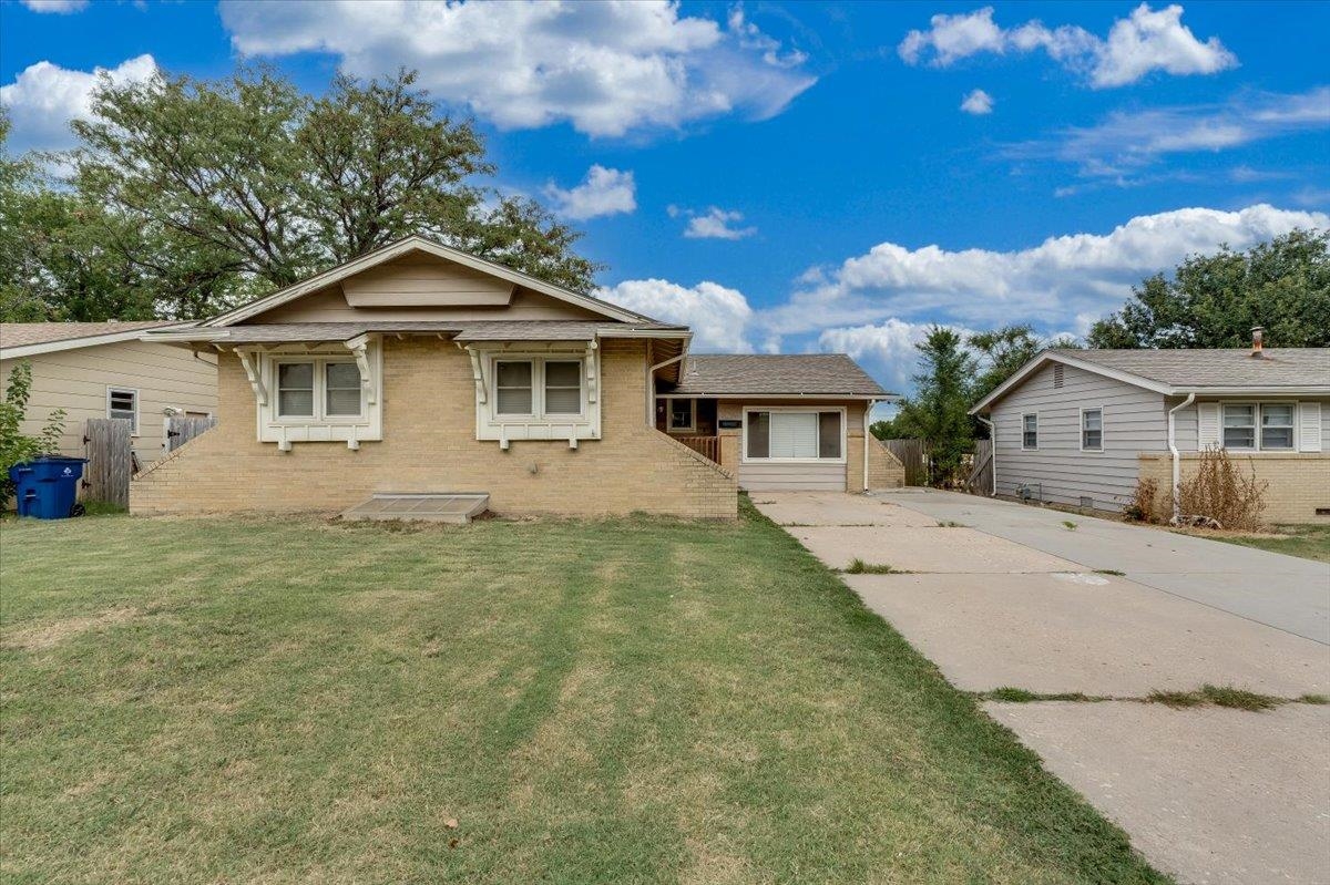 8206 E Levitt Dr, Wichita