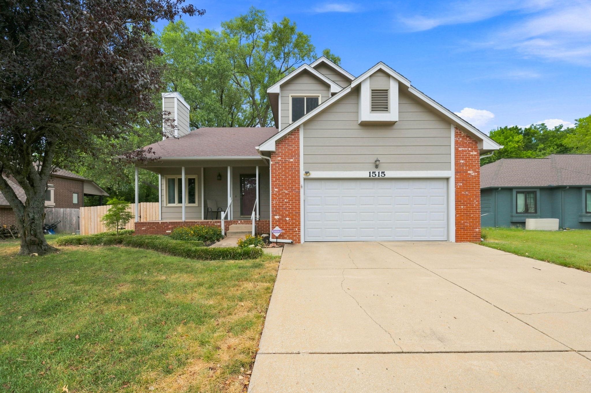 1515 S Spring Hollow Cir, Wichita