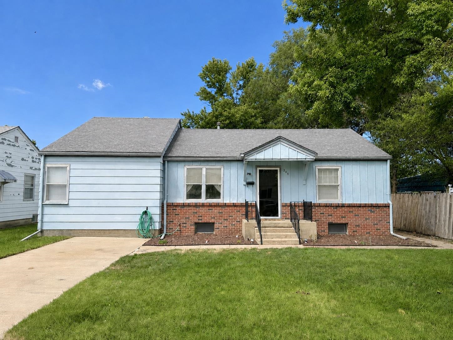 308 Pembroke Ln., Ellinwood, KS, 67526