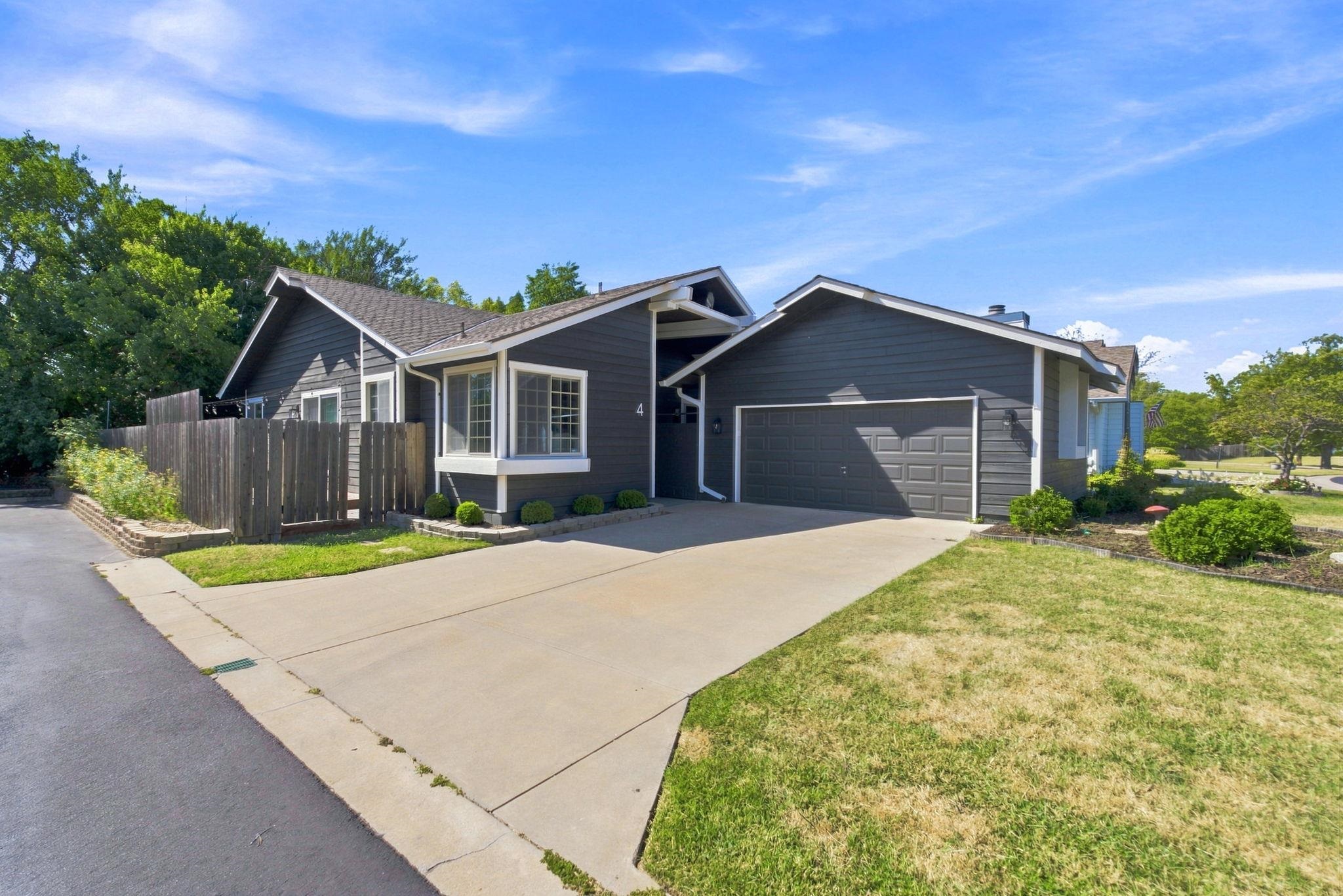 7333 E 22nd St N, Wichita