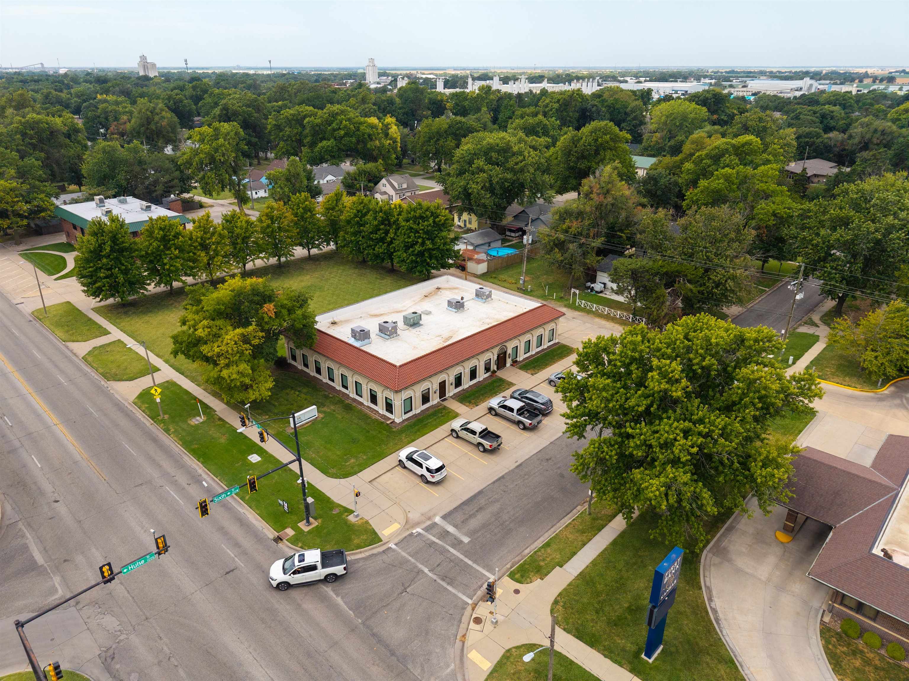 1233 N Main St, McPherson