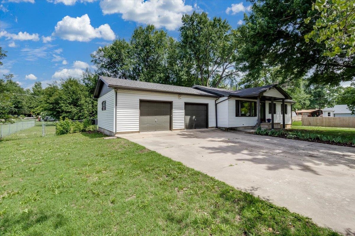 1800 Ritchie, Winfield, KS, 67156
