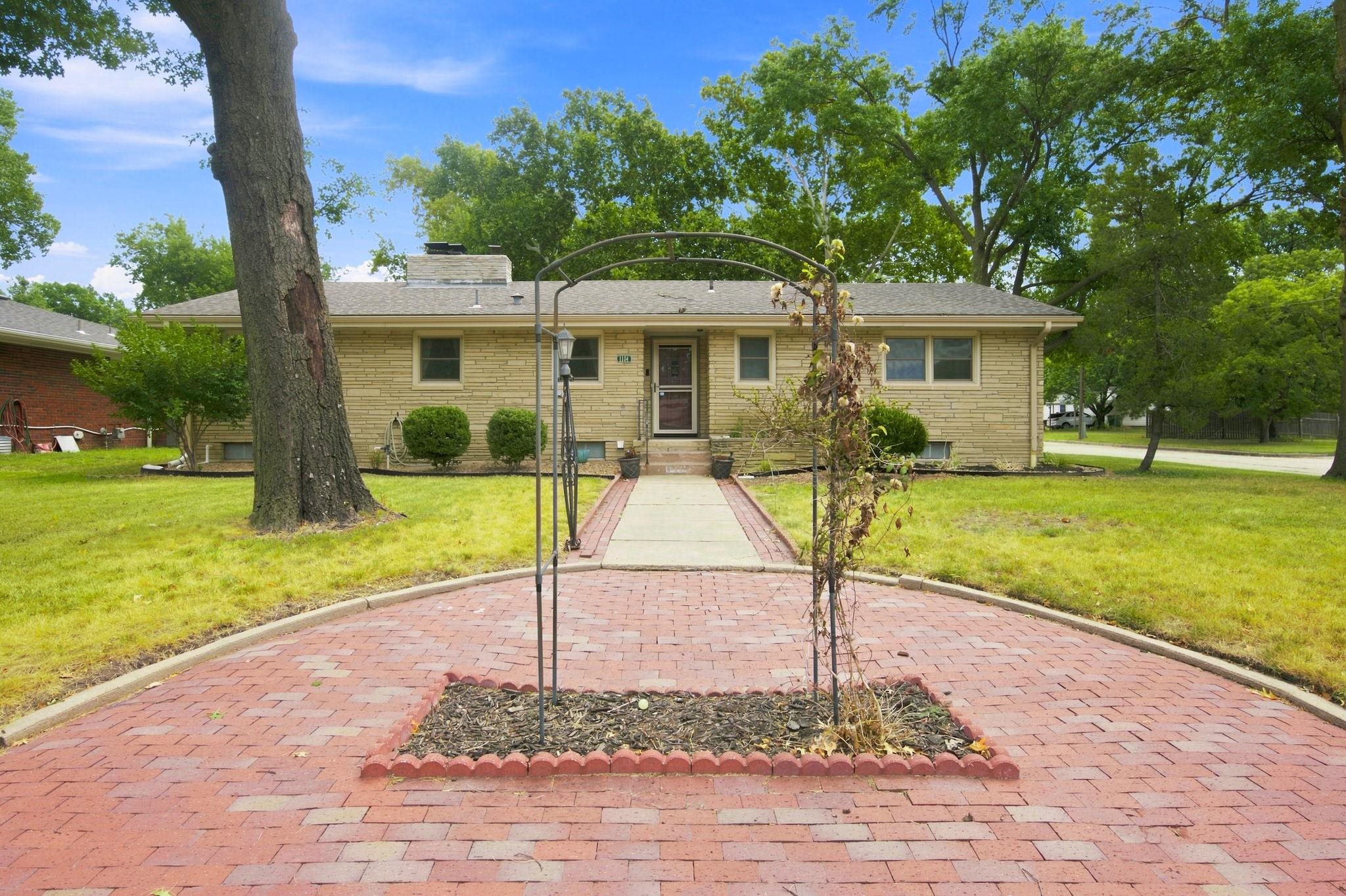 1104 N PINECREST STREET, Wichita
