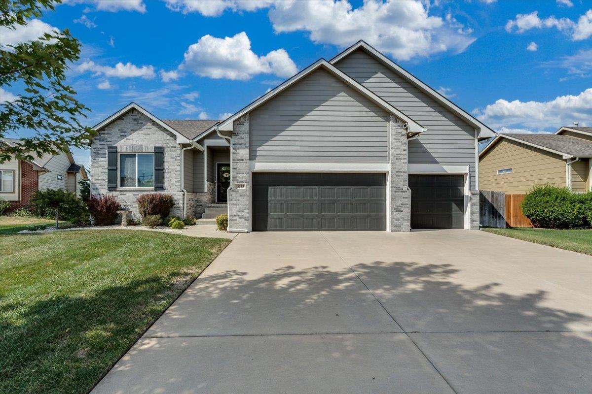 3213 S Bluelake ct, Wichita