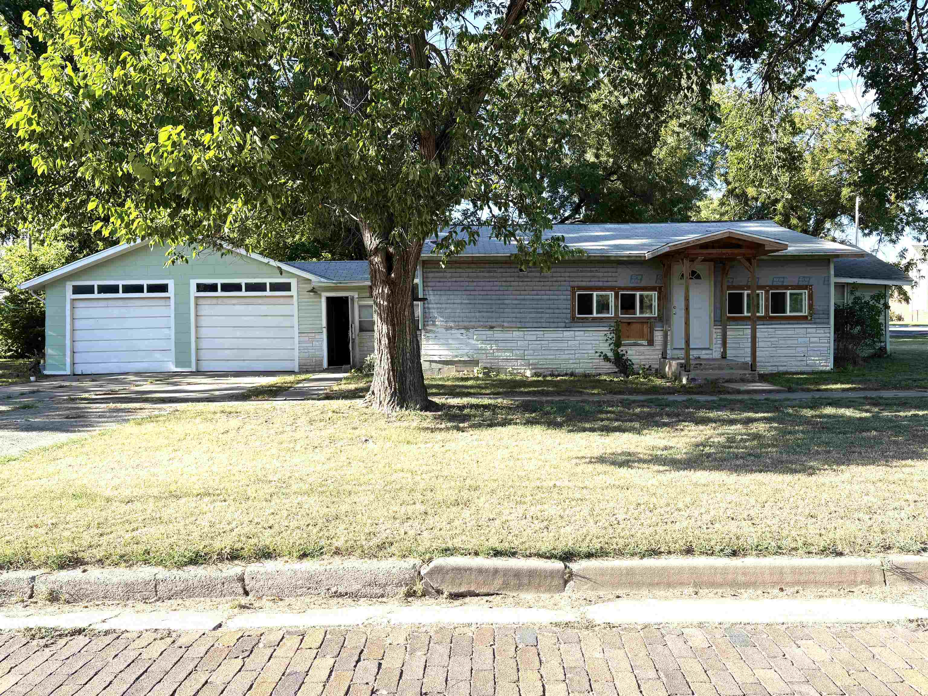 326 E 3rd St, Douglass, KS, 67039