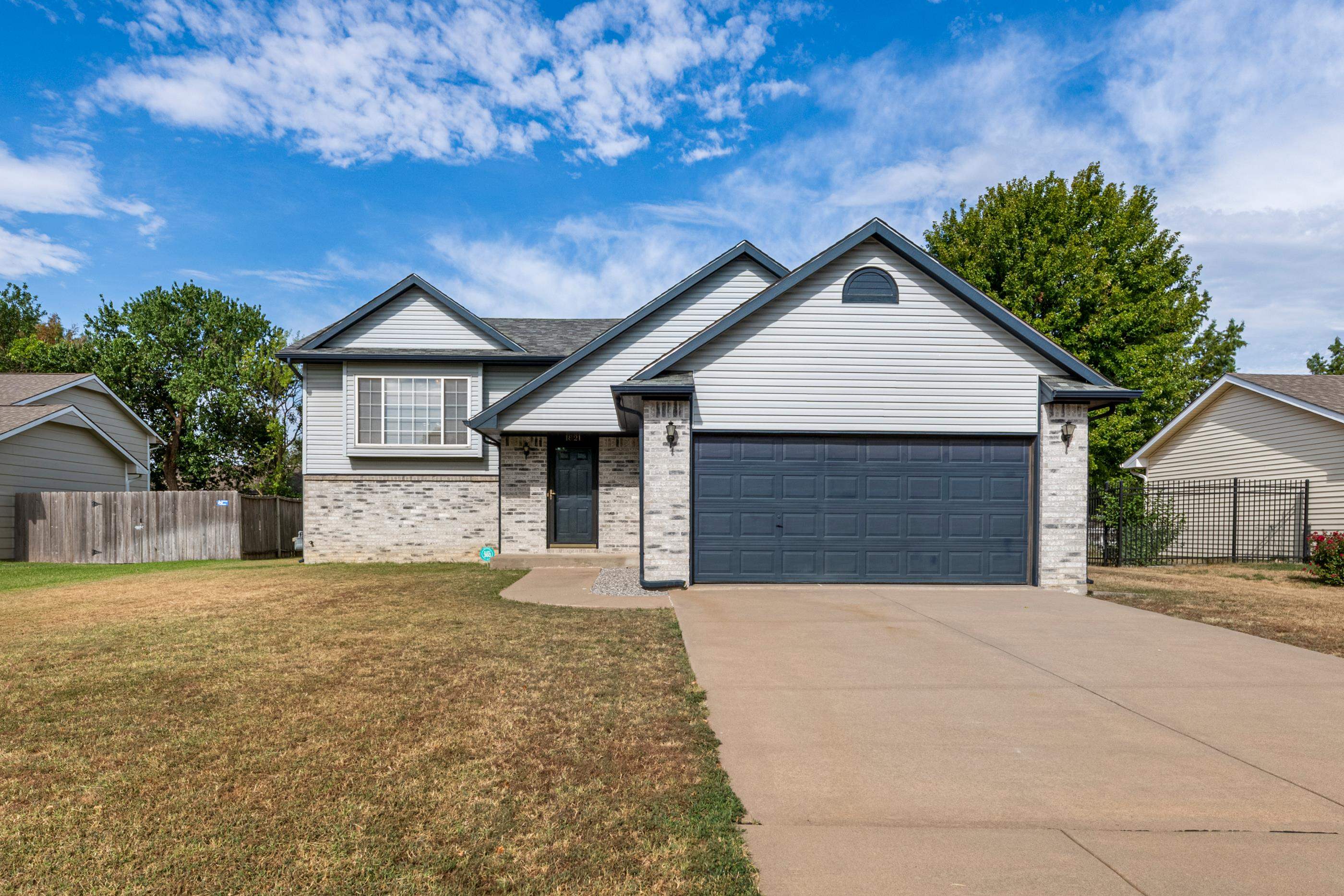 1821 S Shefford Cir, Wichita, KS, 67209-1274