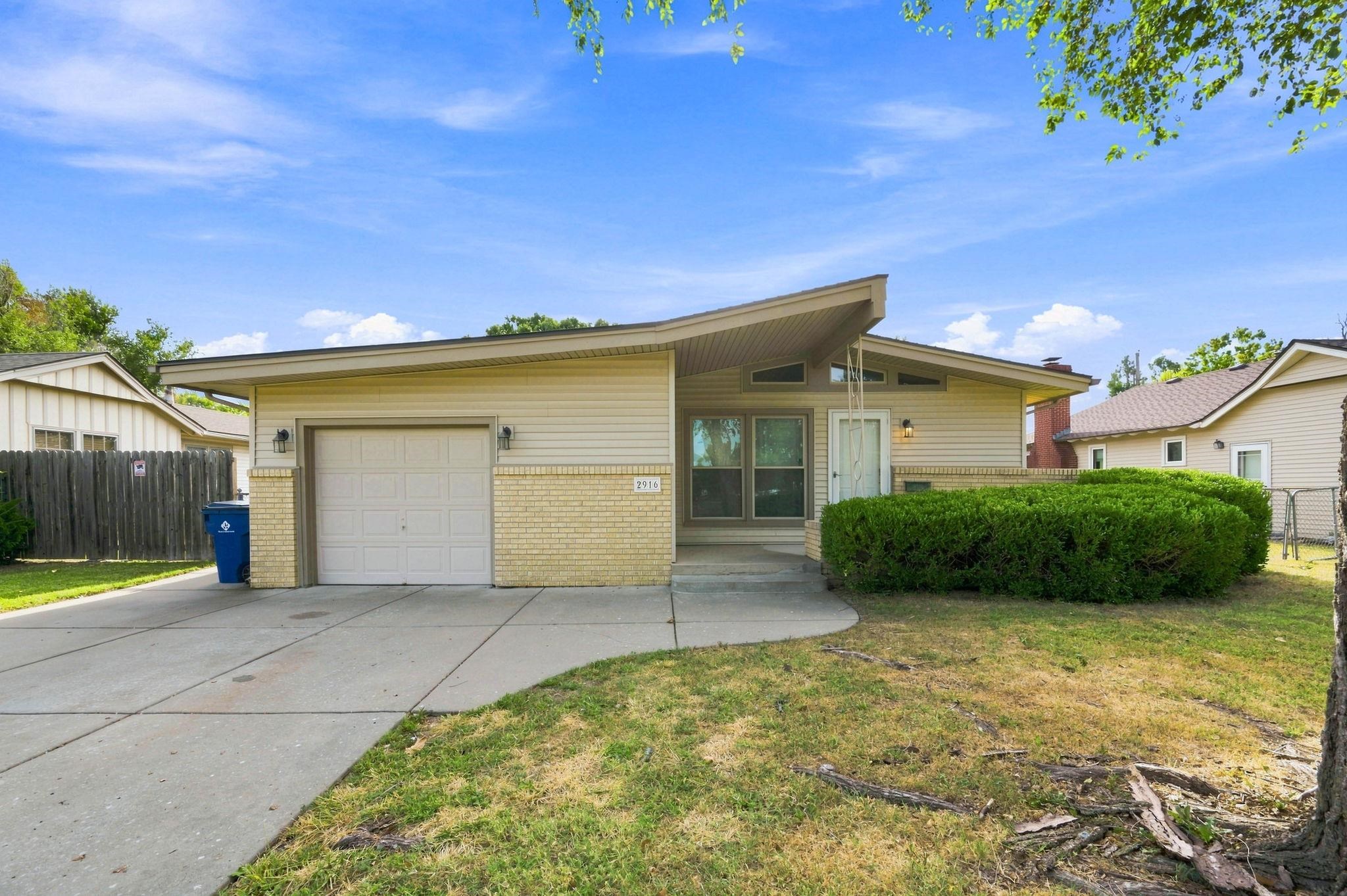 2916 S EVERETT AVE, Wichita