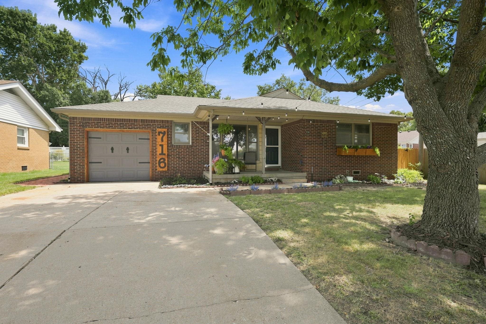 716 N Westview, Derby